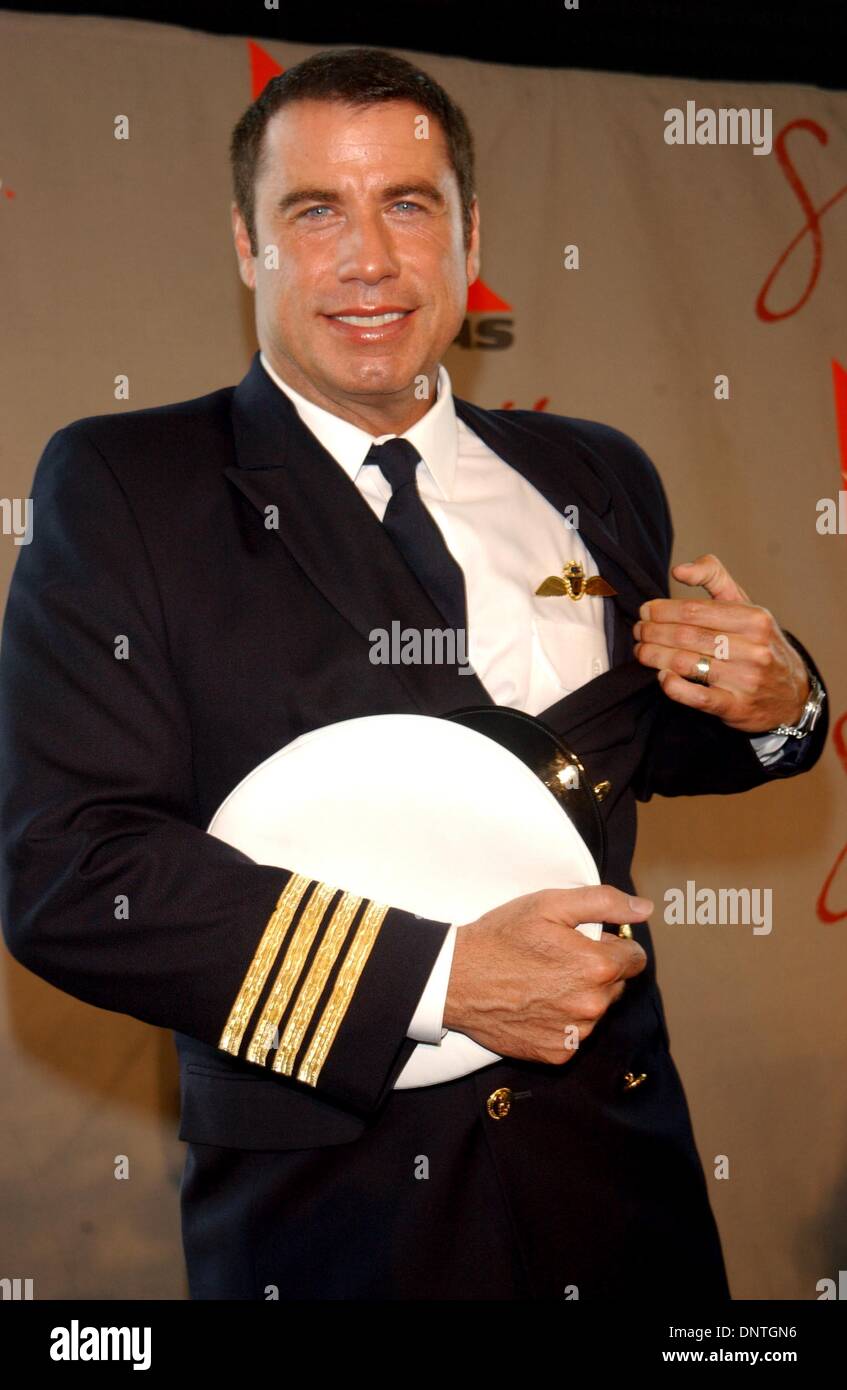 Agosto 28, 2002 - K25984AR SPIRITO DI AMICIZIA GLOBAL TOUR si ferma all'aeroporto JFK di New York, 28/08/02. ANDREA RENAULT/ 2002..John Travolta(Immagine di credito: © Globo foto/ZUMAPRESS.com) Foto Stock
