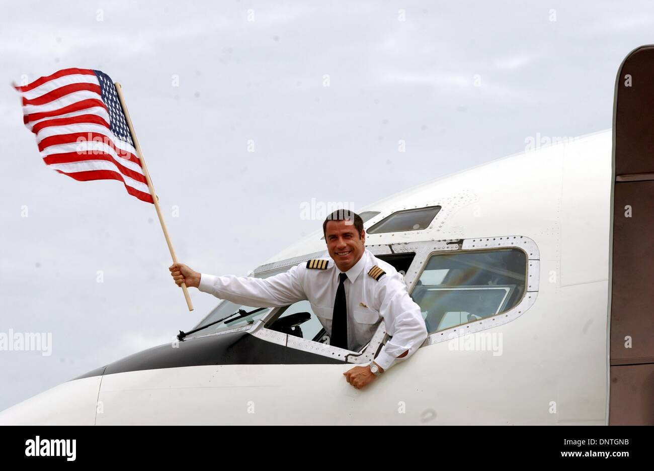 Agosto 28, 2002 - K25984AR SPIRITO DI AMICIZIA GLOBAL TOUR si ferma all'aeroporto JFK di New York, 28/08/02. ANDREA RENAULT/ 2002..John Travolta(Immagine di credito: © Globo foto/ZUMAPRESS.com) Foto Stock