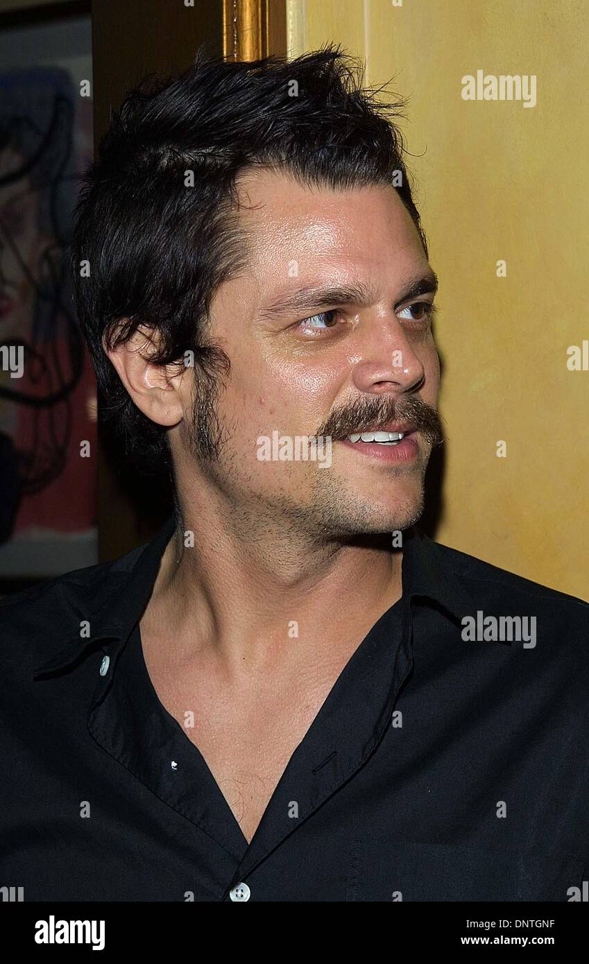 Sett. 18, 2002 - K26099TR JASON FOUNDATION per suicidio giovanile PERVENTION .SPAGO ristorante a Beverly Hills, CA. 9-18-02. TOM RODRIGUEZ/ Johnny Knoxville(Immagine di credito: © Globo foto/ZUMAPRESS.com) Foto Stock