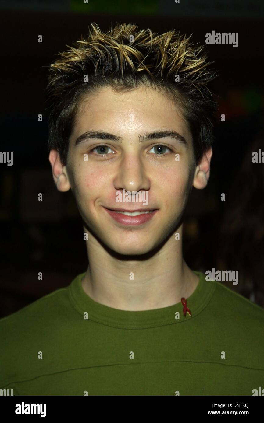 Mar 9, 2002 - K24349TR SD0309 .''CELEBRITY BOWLING'' BRUNSVICK COVINA RECIPIENTE.COVINA CA.. TOM RODRIGUEZ / C)2002..JUSTIN BERFIELD(Immagine di credito: © Globo foto/ZUMAPRESS.com) Foto Stock