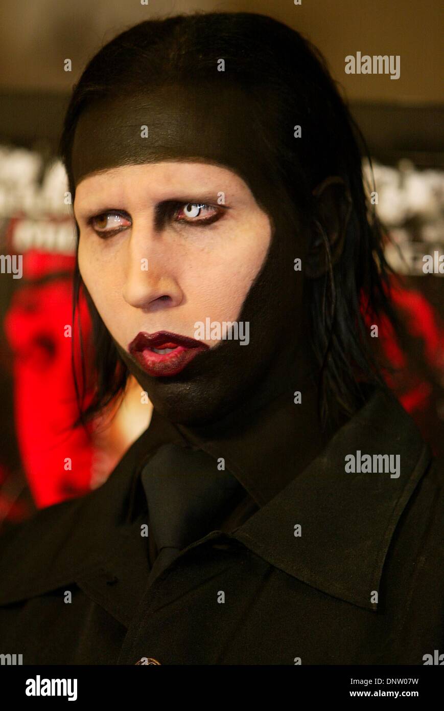 Il 12 marzo, 2002 - Marilyn Manson.Premiere resident evil.MannÂ"s Chinese Theatre, Hollywood, STATI UNITI D'AMERICA.12. Mar 2002..K24396AM. ALEC MICHAEL/(enti Immagine: © Globo foto/ZUMAPRESS.com) Foto Stock