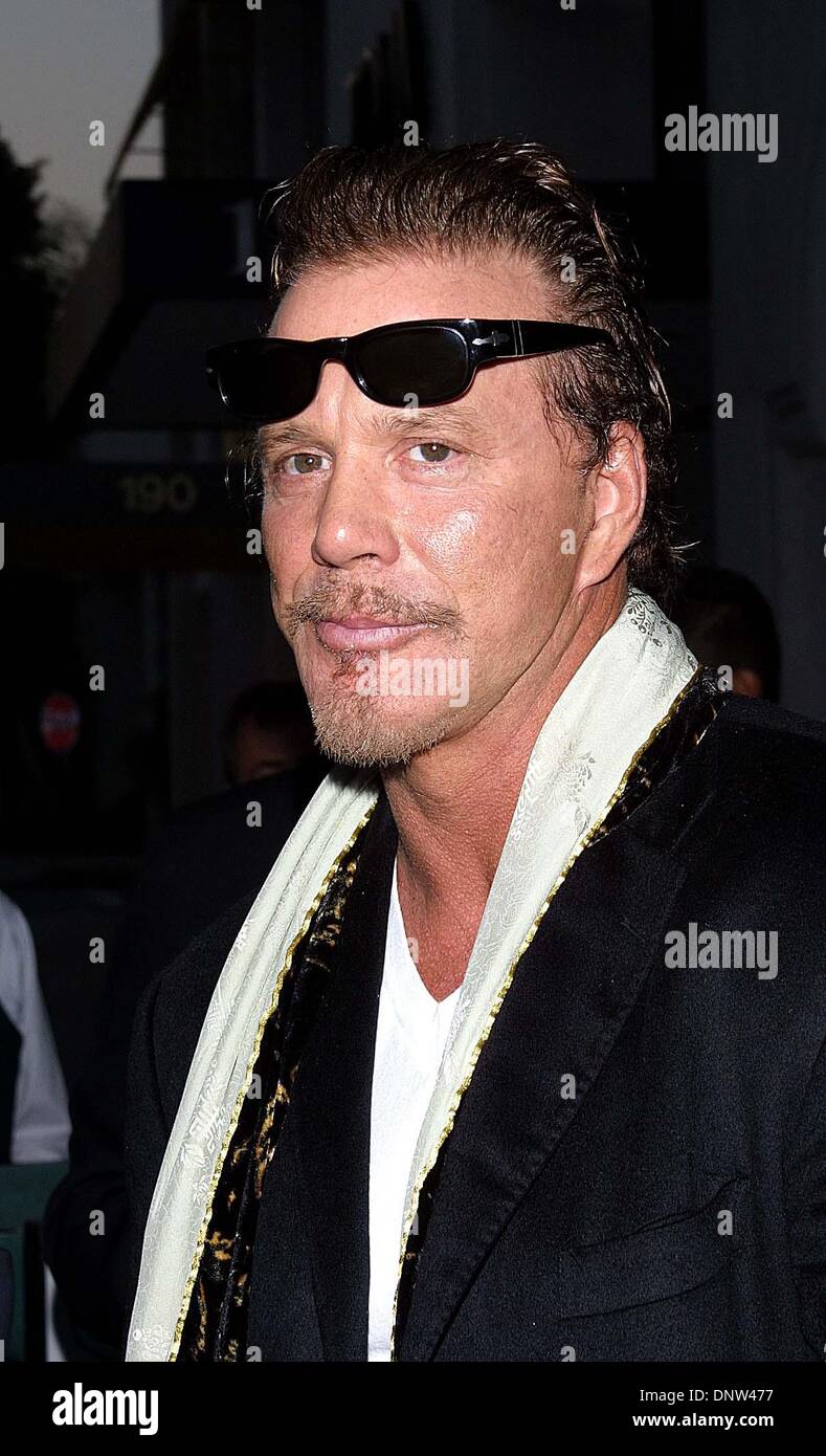 Sett. 18, 2002 - K26099TR JASON FOUNDATION per suicidio giovanile PERVENTION .SPAGO ristorante a Beverly Hills, CA. 9-18-02. TOM RODRIGUEZ/ Mickey Rourke(Immagine di credito: © Globo foto/ZUMAPRESS.com) Foto Stock