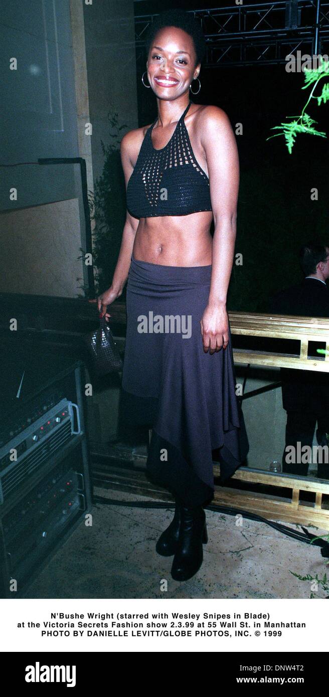 Febbraio 3, 1999 - 02/03/99.N'Bushe Wright (starred con Wesley Snipes nella lama).presso il Victoria Secrets Fashion show a.55 Wall Street a Manhattan. DANIELLE LEVITT/ 1999(Credit Immagine: © Globo foto/ZUMAPRESS.com) Foto Stock