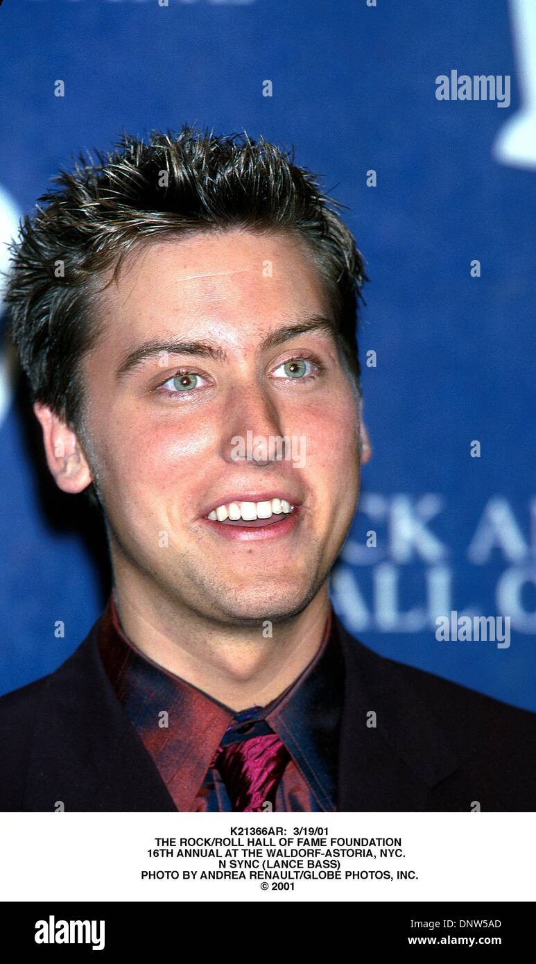 Mar 19, 2001 - K21366AR: 3/19/01.Il rock/ROLL HALL OF FAME FOUNDATION .16TH Annuale presso il Waldorf-ASTORIA, NYC. .N SYNC (LANCE BASS). ANDREA RENAULT/ 2001(Credit Immagine: © Globo foto/ZUMAPRESS.com) Foto Stock