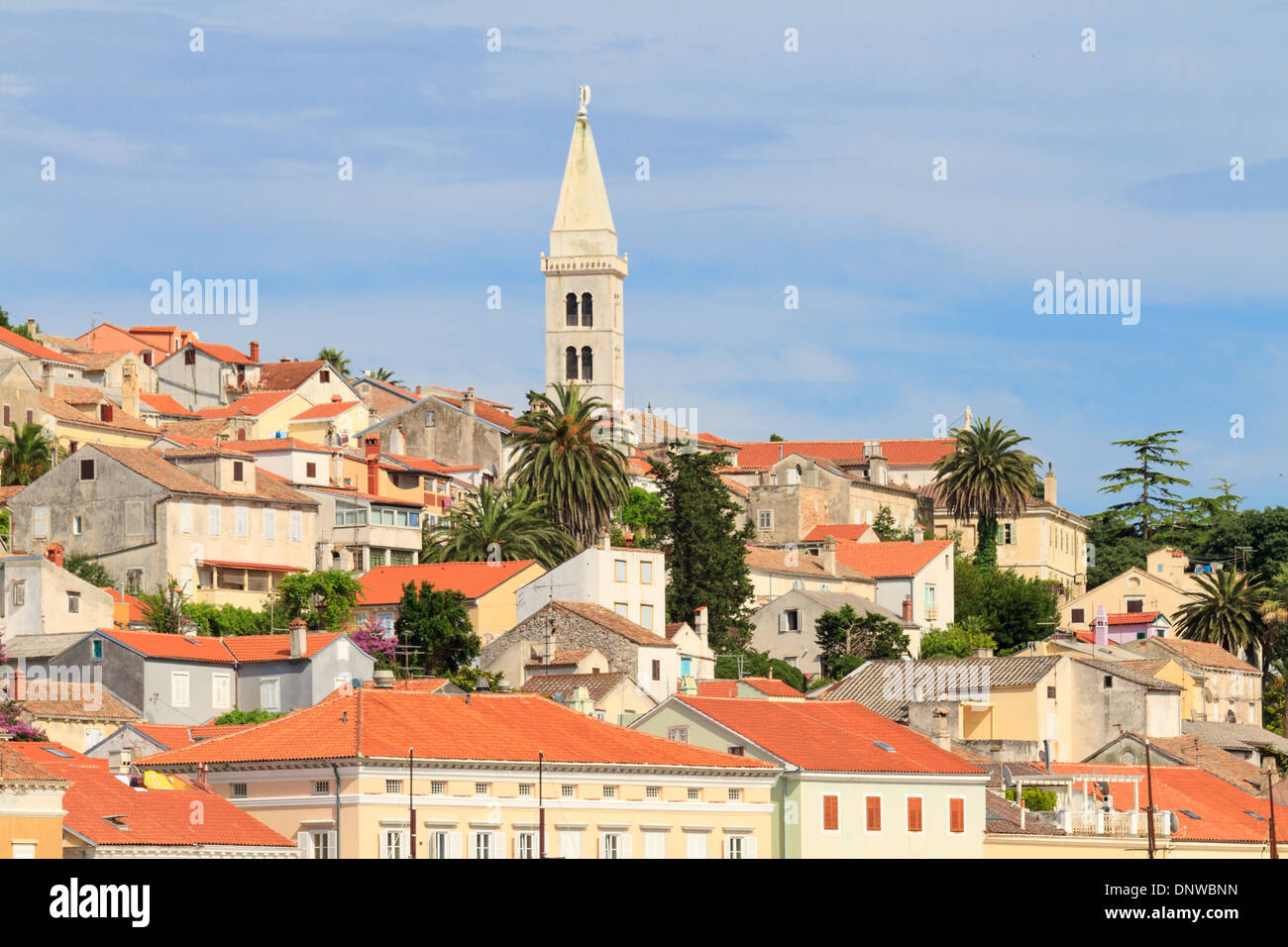 Mali Losinj waterfront e il porto, isola di Losinj, Dalmazia, Croazia Foto Stock