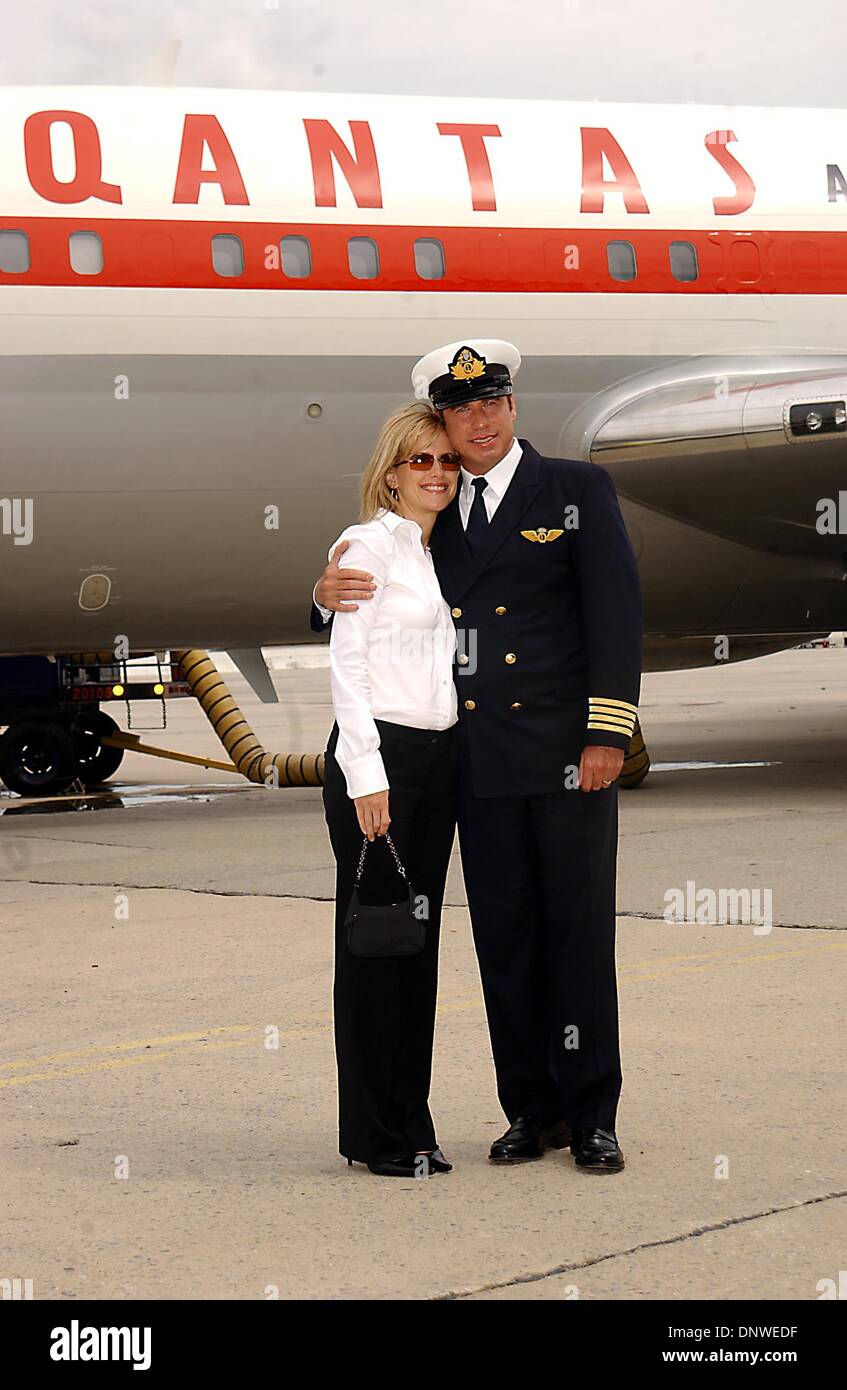 Agosto 28, 2002 - K25984AR SPIRITO DI AMICIZIA GLOBAL TOUR si ferma all'aeroporto JFK di New York, 28/08/02. ANDREA RENAULT/ 2002..Kelly Preston .John Travolta(Immagine di credito: © Globo foto/ZUMAPRESS.com) Foto Stock