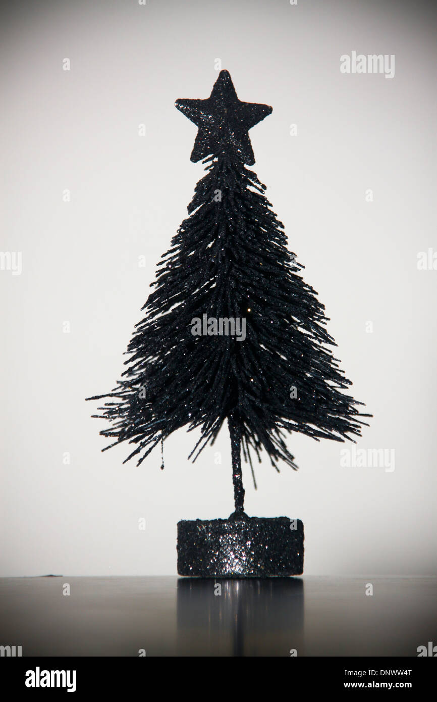 Nero piccolo albero di Natale ornamento Foto Stock