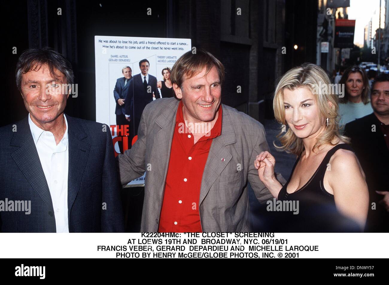 Giugno 19, 2001 - K22204HMc: ''L'ARMADIO'' Lo screening.al Loews 19TH e Broadway, New York. 06/19/01.FRANCIS VEBER, Gerard Depardieu e Michelle LAROQUE. HENRY McGEE/ 2001(Credit Immagine: © Globo foto/ZUMAPRESS.com) Foto Stock