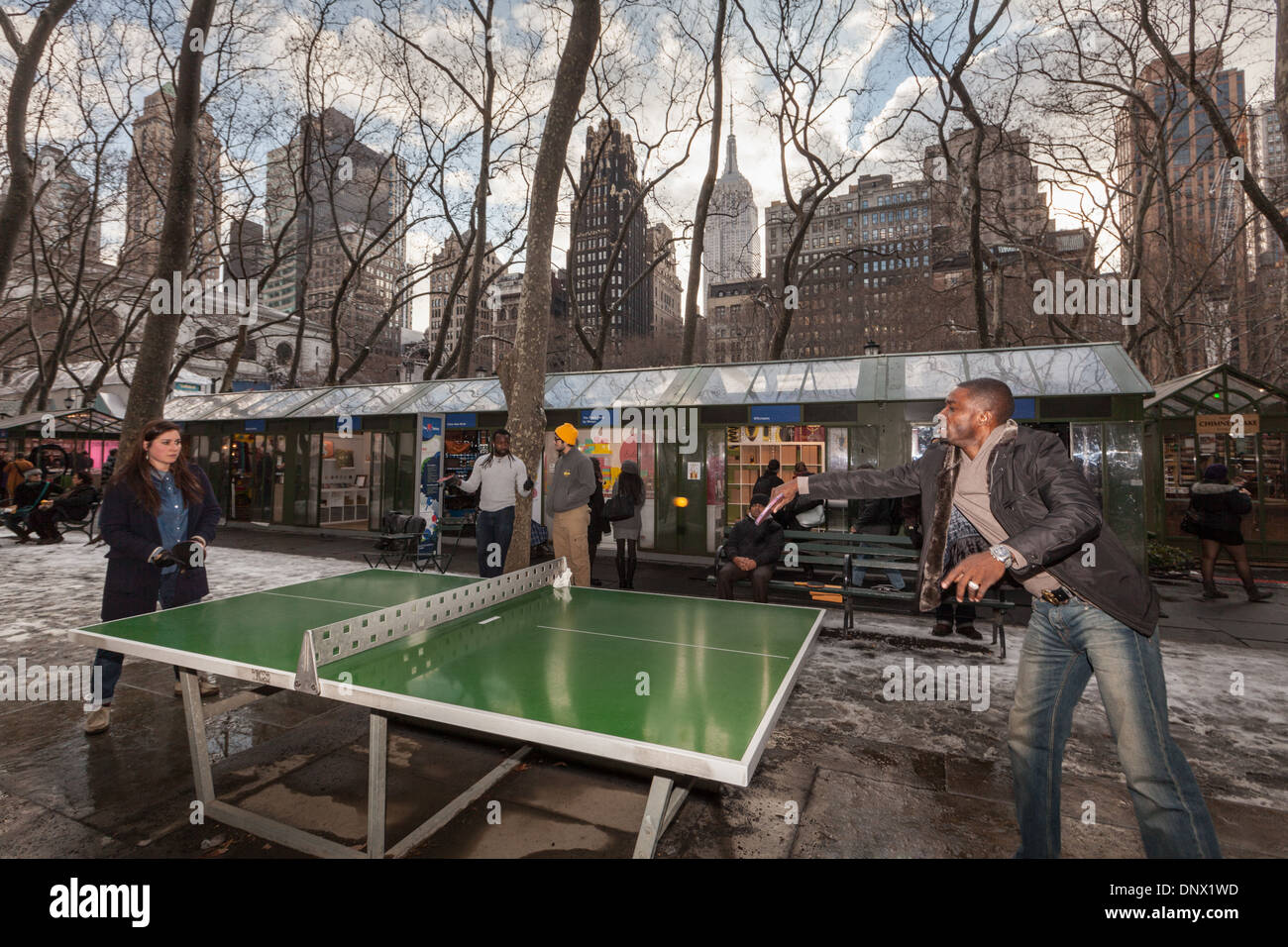 Ping pong gioco al Bryant Park di New York City. Foto Stock