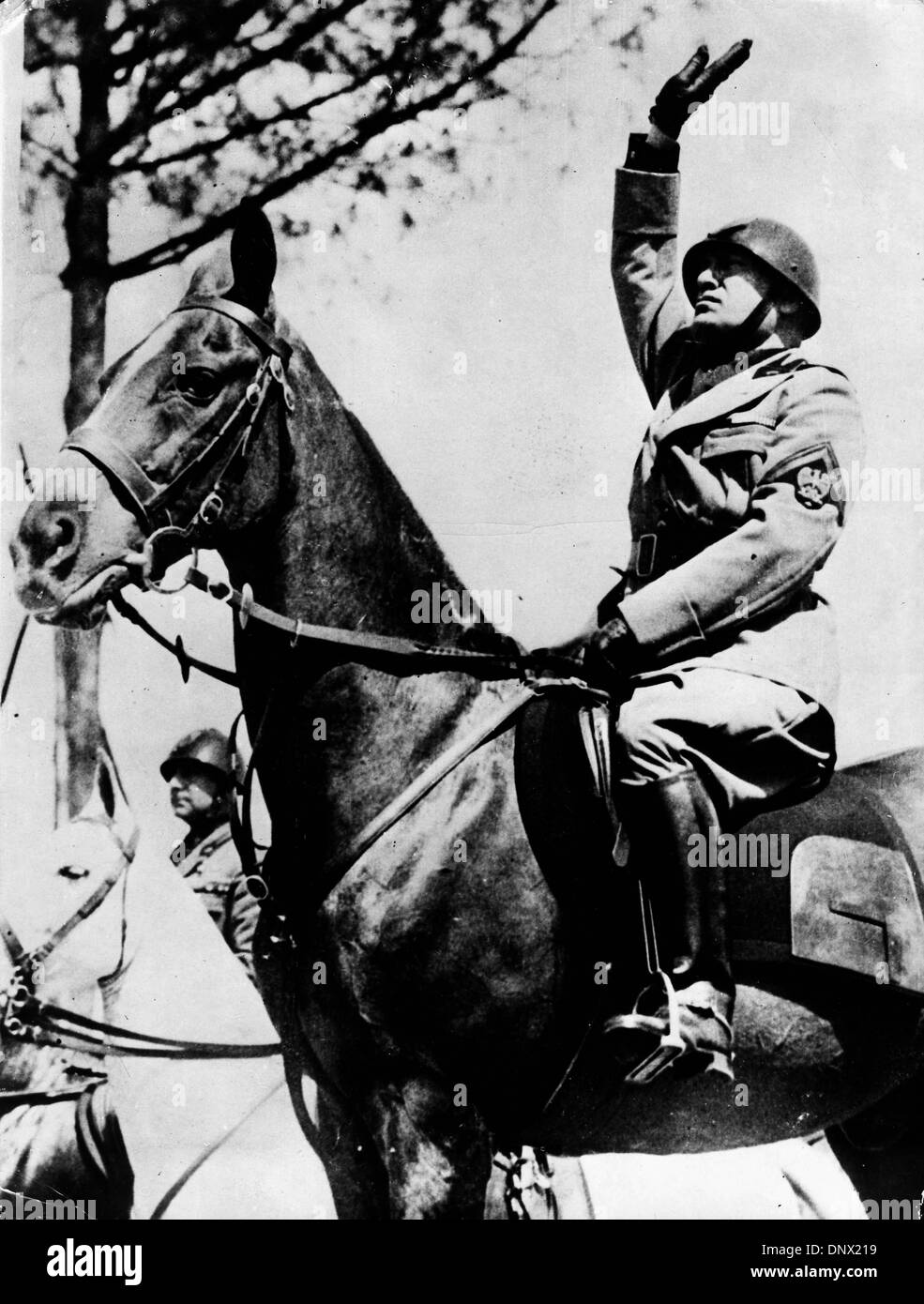 Giugno 15, 1938 - Roma, Italia - BENITO MUSSOLINI (1883-1945) il dittatore italiano e leader del movimento fascista, andare a cavallo. (Credito Immagine: © Keystone Pictures USA/ZUMAPRESS.com) Foto Stock