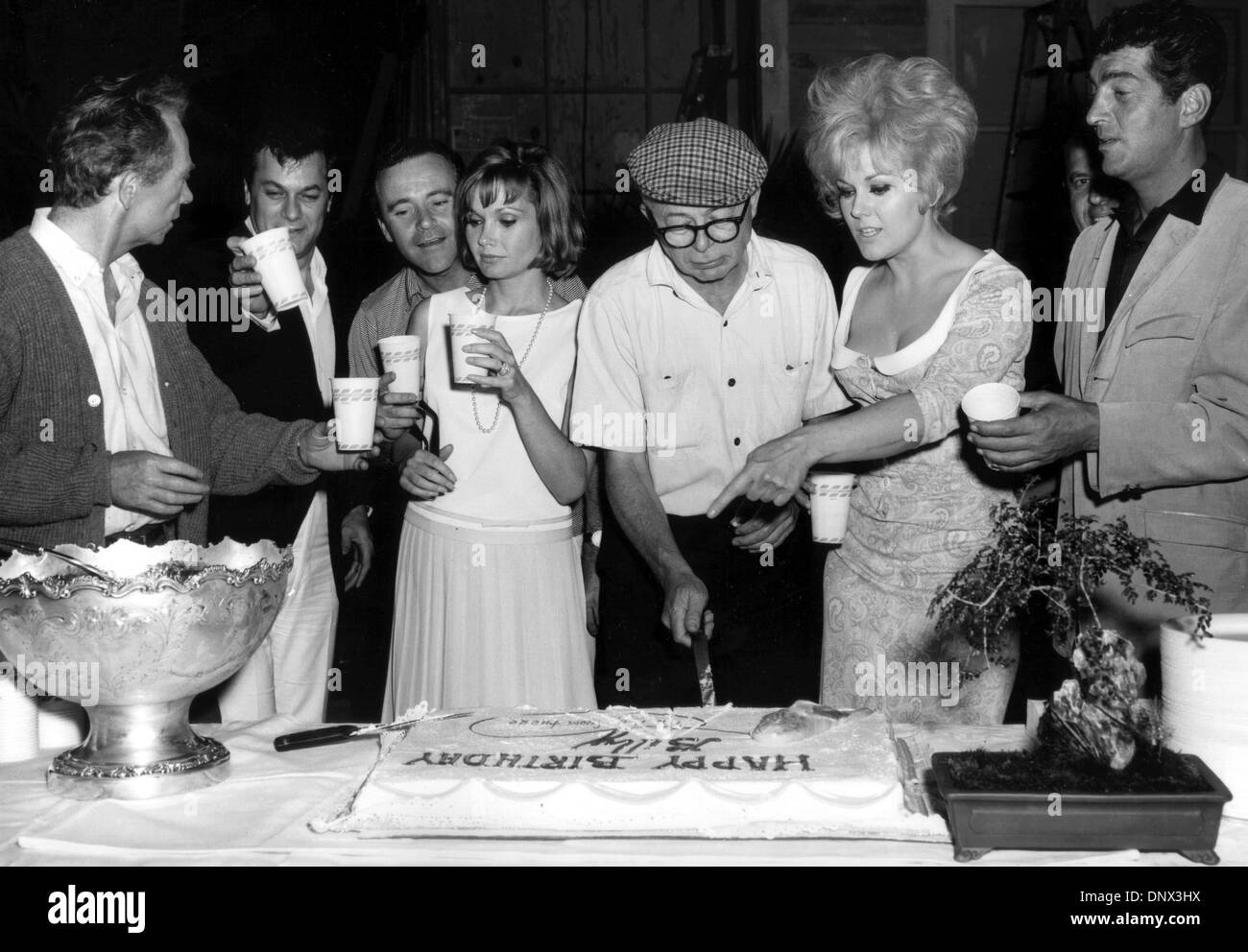 Mar 3, 2001 - Billy Wilder 58esimo compleanno con RAY WALSTON, Tony Curtis, JACK & FELICIA LEMMON, Kim Novak, Dean Martin. JACK HARRIS/(enti Immagine: © Globo foto/ZUMAPRESS.com) Foto Stock