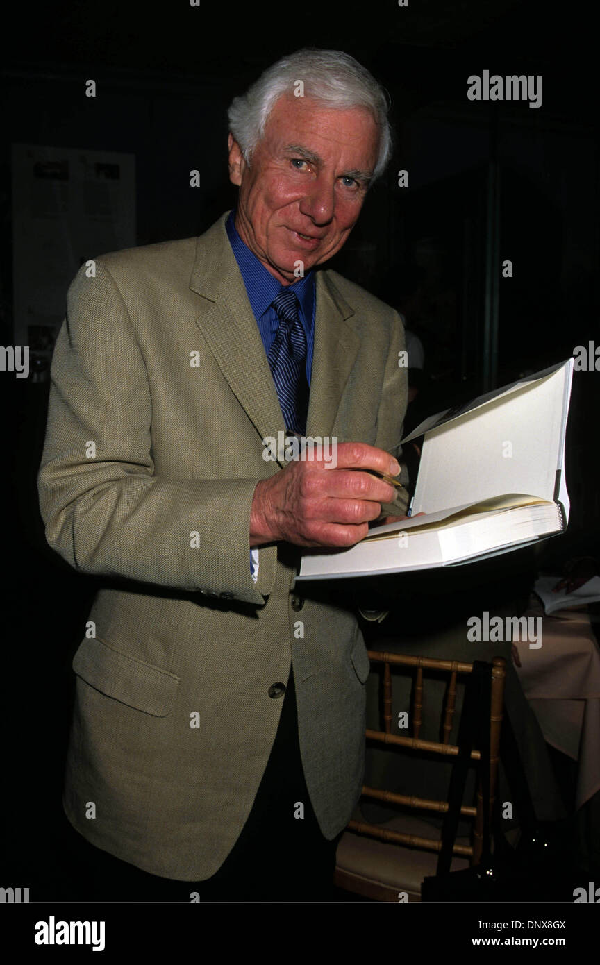 2 aprile 1998 - Hollywood, California, Stati Uniti - K11881LR.RICHARD MCKENZIE.Ava Astaire & Richard McKenzie libro firma. 04/02/1998(Immagine di credito: © Lisa Rose/Globe foto/ZUMAPRESS.com) Foto Stock