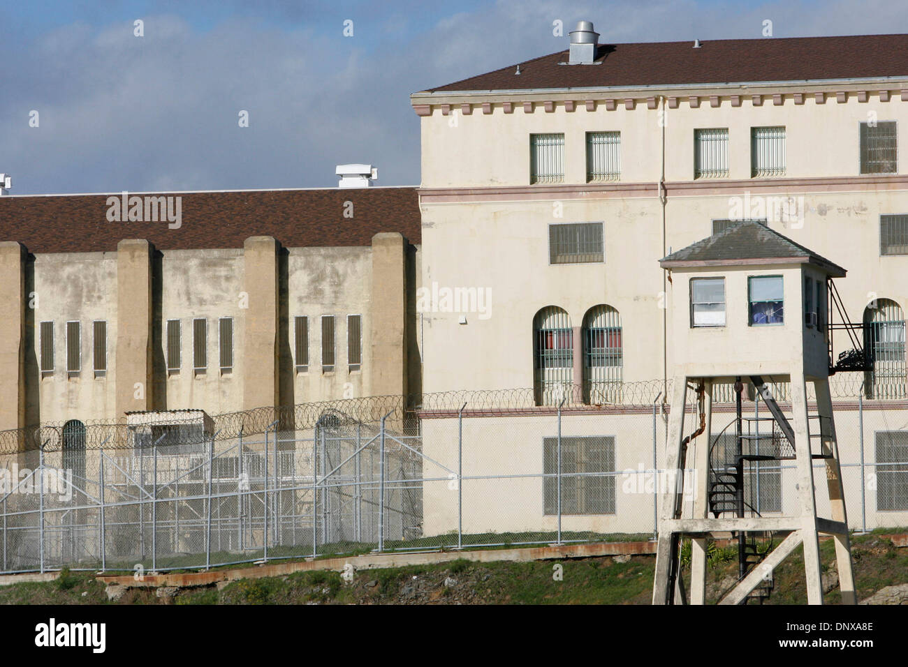 Dic 02, 2005; San Quentin, CA, Stati Uniti d'America; San Quentin il carcere è California's più antichi e conosciuti in prigione. Il carcere oggi comprende un centro di accoglienza per i nuovi impegni a parole badge, unità di popolazione generale di unità e un minimo di sicurezza equipaggio di lavoro l'unità. Lo stato è solo la camera a gas e la morte per tutti i maschi detenuti condannati sono situati a San Quentin. Currentl Foto Stock