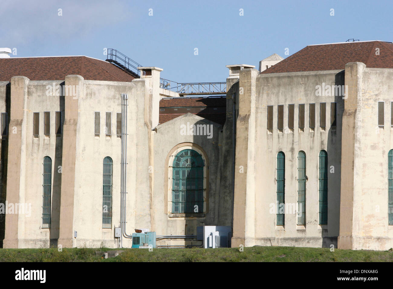 Dic 02, 2005; San Quentin, CA, Stati Uniti d'America; San Quentin il carcere è California's più antichi e conosciuti in prigione. Il carcere oggi comprende un centro di accoglienza per i nuovi impegni a parole badge, unità di popolazione generale di unità e un minimo di sicurezza equipaggio di lavoro l'unità. Lo stato è solo la camera a gas e la morte per tutti i maschi detenuti condannati sono situati a San Quentin. Currentl Foto Stock