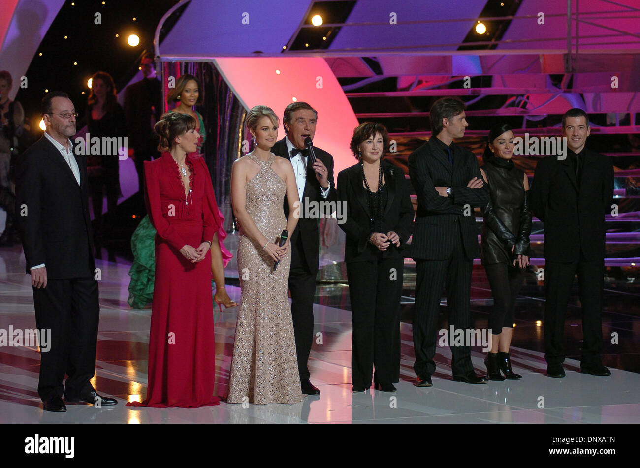 Dic 03, 2005; Cannes, Francia; Miss Languedoc, Alexandra Rosenfeld (19) è stato incoronato la nuova Miss Francia 2006 a Miss Francia Pageant finale a Cannes. Nella foto: la giuria. Credito: Foto di Frederic Injimbert/ZUMA premere. (©) Copyright 2005 by Frederic Injimbert Foto Stock