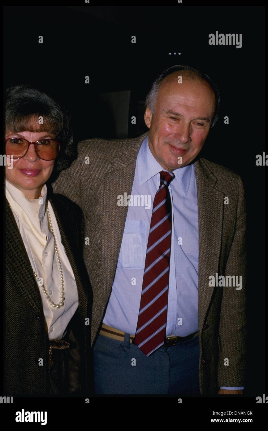 Hollywood, CA, Stati Uniti d'America; attore RICHARD KILEY e moglie PATRICIA KILEY sono mostrati in una foto non datata. (Michelson-Roger Karnbad/data sconosciuta) Obbligatorio Credit: Foto da Michelson/ZUMA premere. (©) Copyright 2006 Michelson Foto Stock