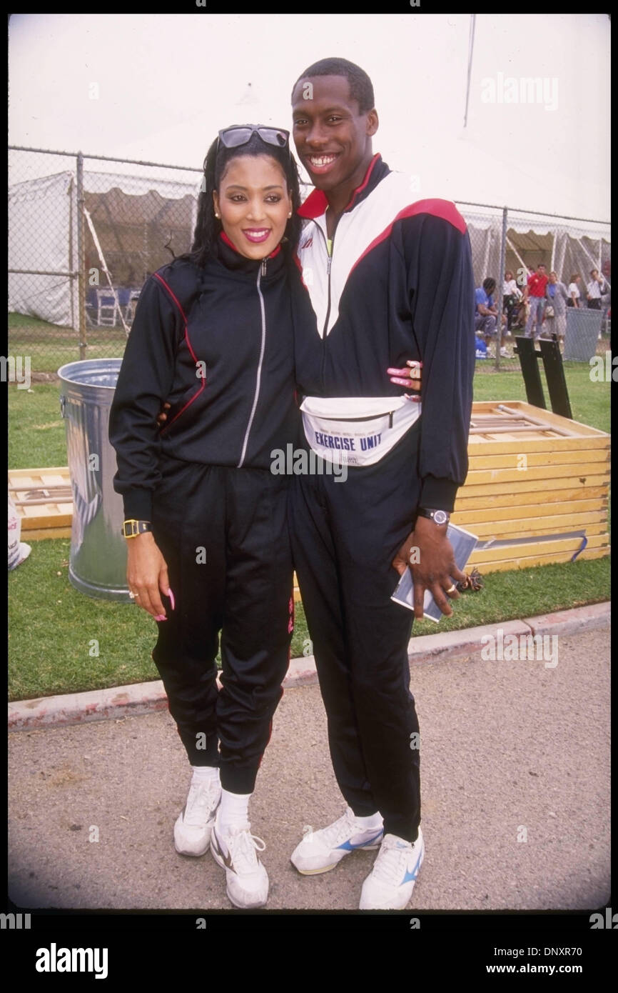 Hollywood, CA, Stati Uniti d'America; FIRENZE GRIFFITH-JOYNER E AL JOYNER sono mostrati in una foto non datata. Credito: Kathy Hutchins/ZUMA premere. (©) Kathy Hutchins Foto Stock