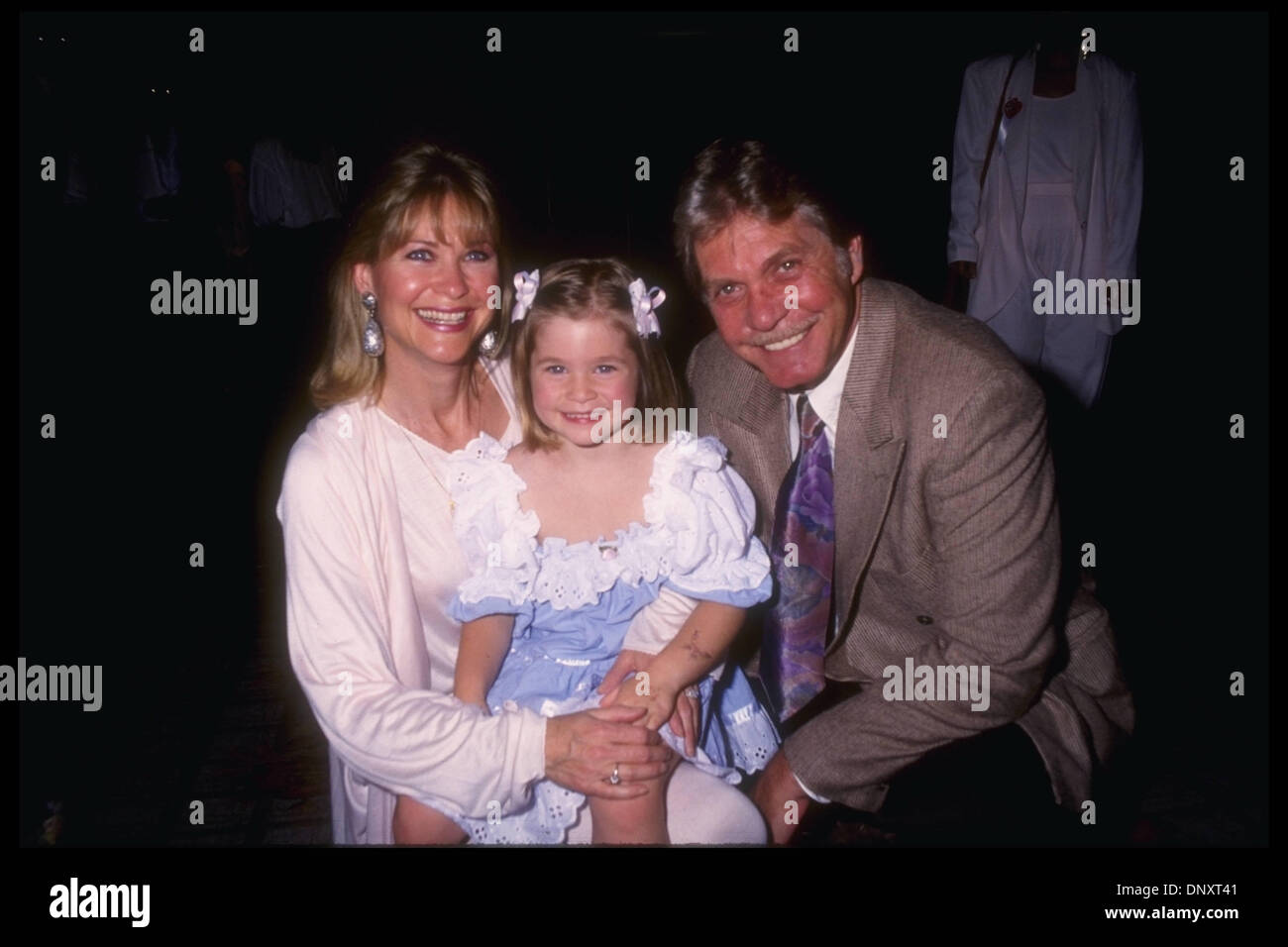 Hollywood, CA, US; DEE WALLACE STONE,marito CHRISTOPHER STONE e la figlia GABBY STONE frequentare M.A.D.D. La festa della mamma Pranzo in questa foto non datata. Credito: Kathy Hutchins/ZUMA premere. (©) Kathy Hutchins Foto Stock