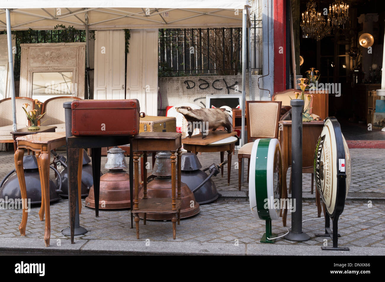 Il Marché aux Puces (mercato delle pulci) a St-Ouen vicino a Clignancourt nel nord di Parigi, Francia. Foto Stock