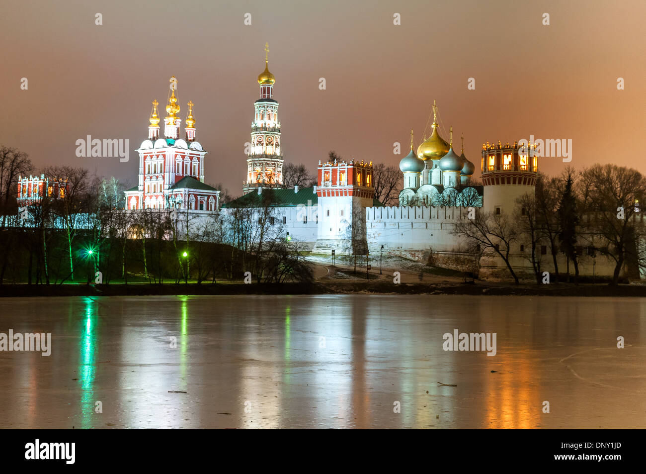 Novodevichy monastero di notte invernale Foto Stock