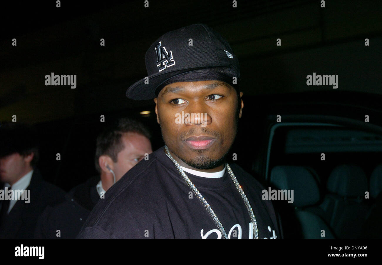 Jan 21, 2006; Cannes, Francia; Rapper e hip hop artista 50 Cent arrivando al NRJ Music Awards. Credito: Foto di FREDERIC INJIMBERT/ZUMA premere. (©) Copyright 2006 by FREDERIC INJIMBERT Foto Stock