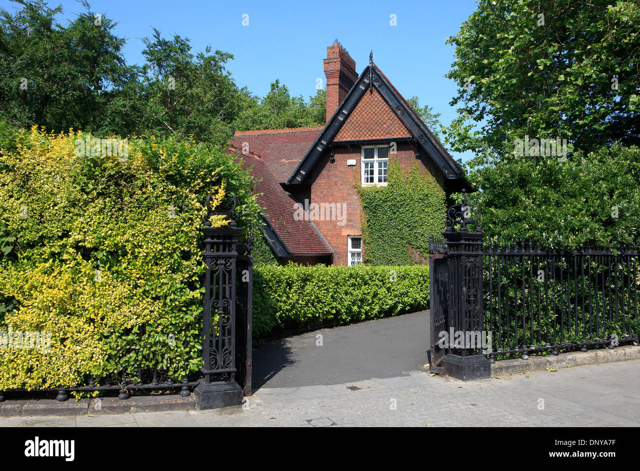Cottage all'interno di Saint Stephen's Green a Dublino, Irlanda Foto Stock