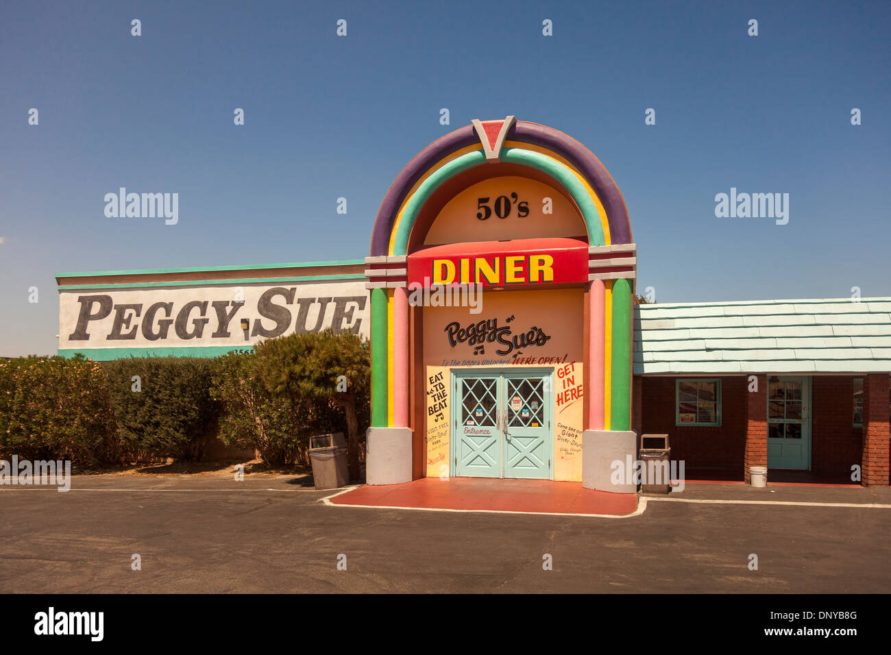 Peggy Sue 50's Diner ingresso colorato,Yermo,California , Stati Uniti Foto Stock
