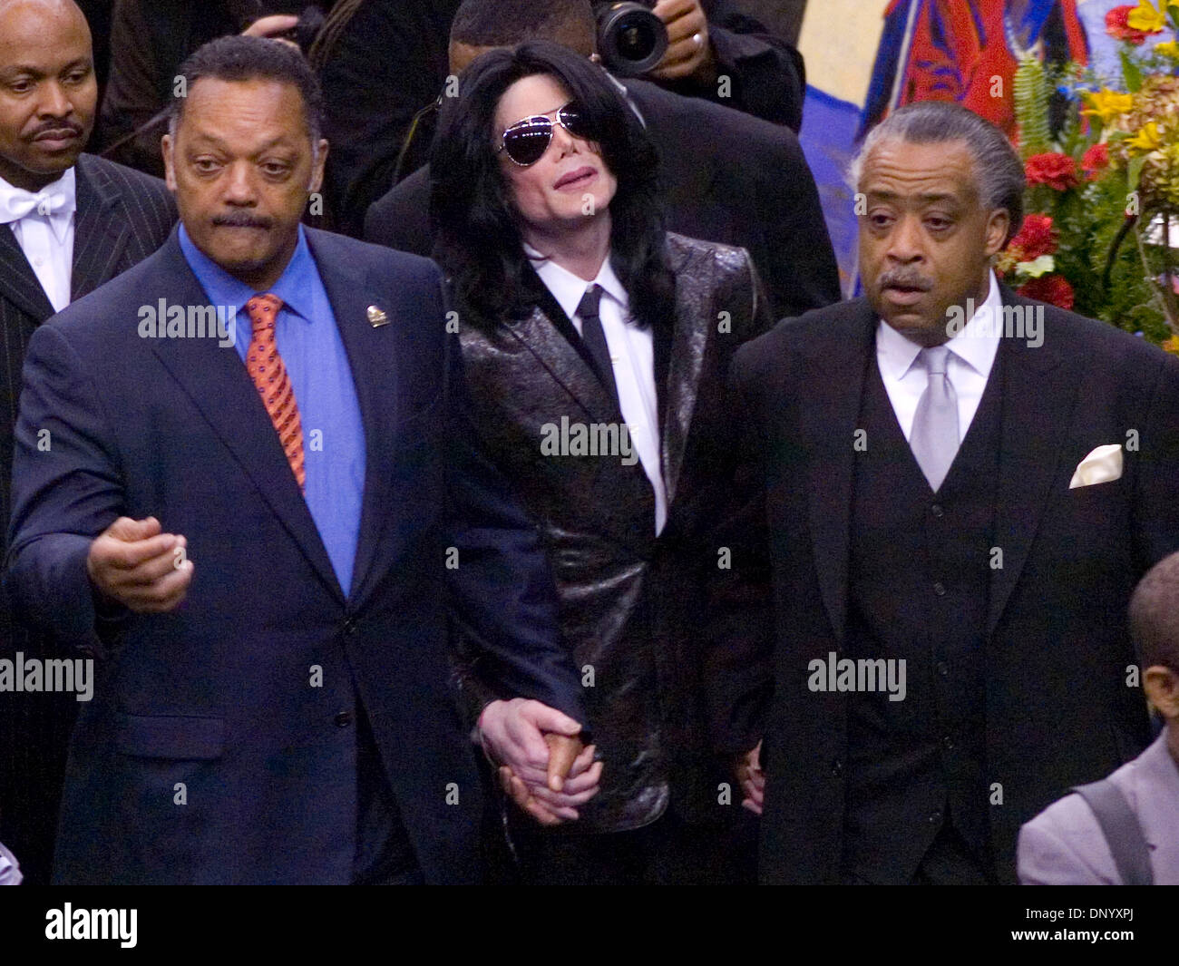 Michael Joseph Jackson (Agosto 29, 1958 - Giugno 25, 2009) American recording artist superstar, intrattenitore e imprenditore - il Re del Pop" è morto di un attacco di cuore alla UCLA Medical Center. Ha debuttato la musica di scena a 11 come un membro dei Jackson 5. Solo nel 1971 - con cinque album il mondo best-seller record. Di Jacko MTV Video erano mitiche. 13 Grammy Awards e numero 1 singles - Foto Stock