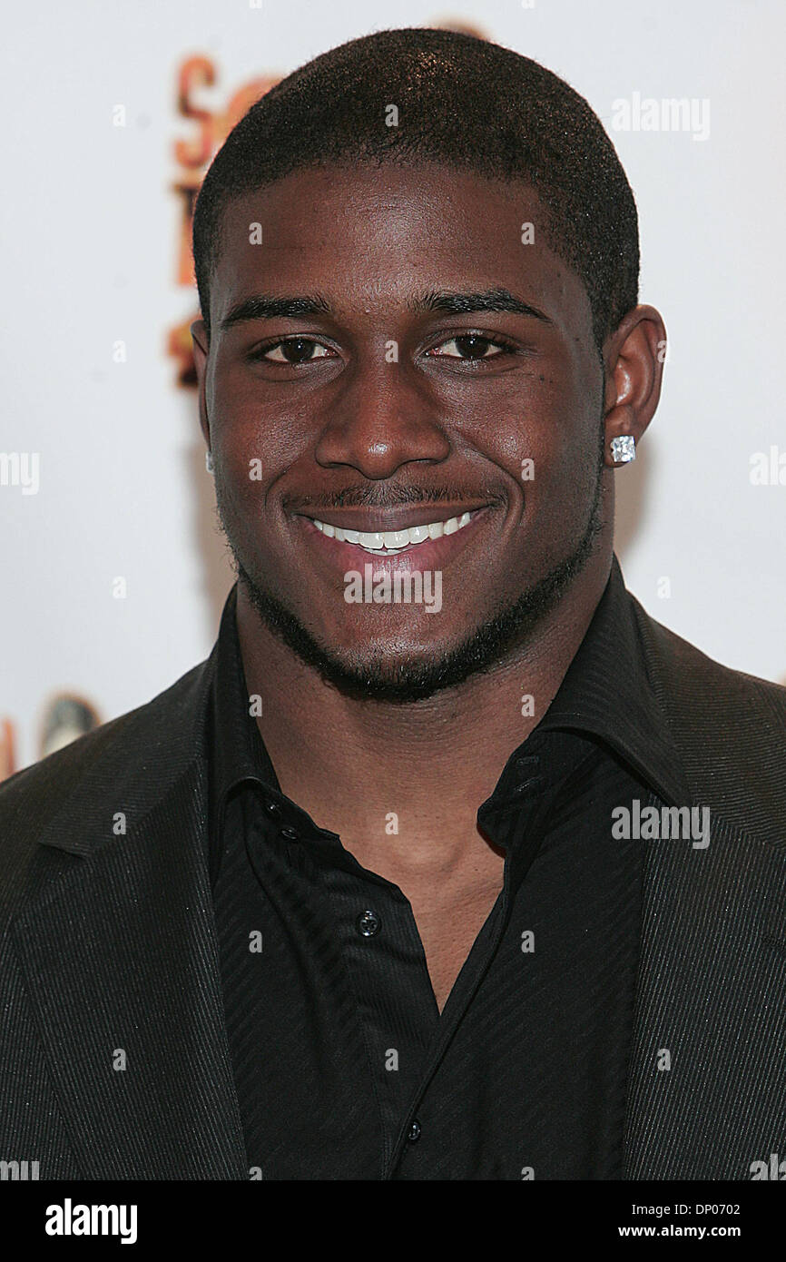 Mar 04, 2006; Pasadena, CA, Stati Uniti d'America; REGGIE BUSH (2005 heisman vincitore del trofeo) in sala stampa al ventesimo annuale di Soul Train Music Awards tenutosi presso la Pasadena Civic Auditorium. Credito: foto di Jerome Ware/ZUMA premere. (©) Copyright 2006 da Girolamo Ware Foto Stock