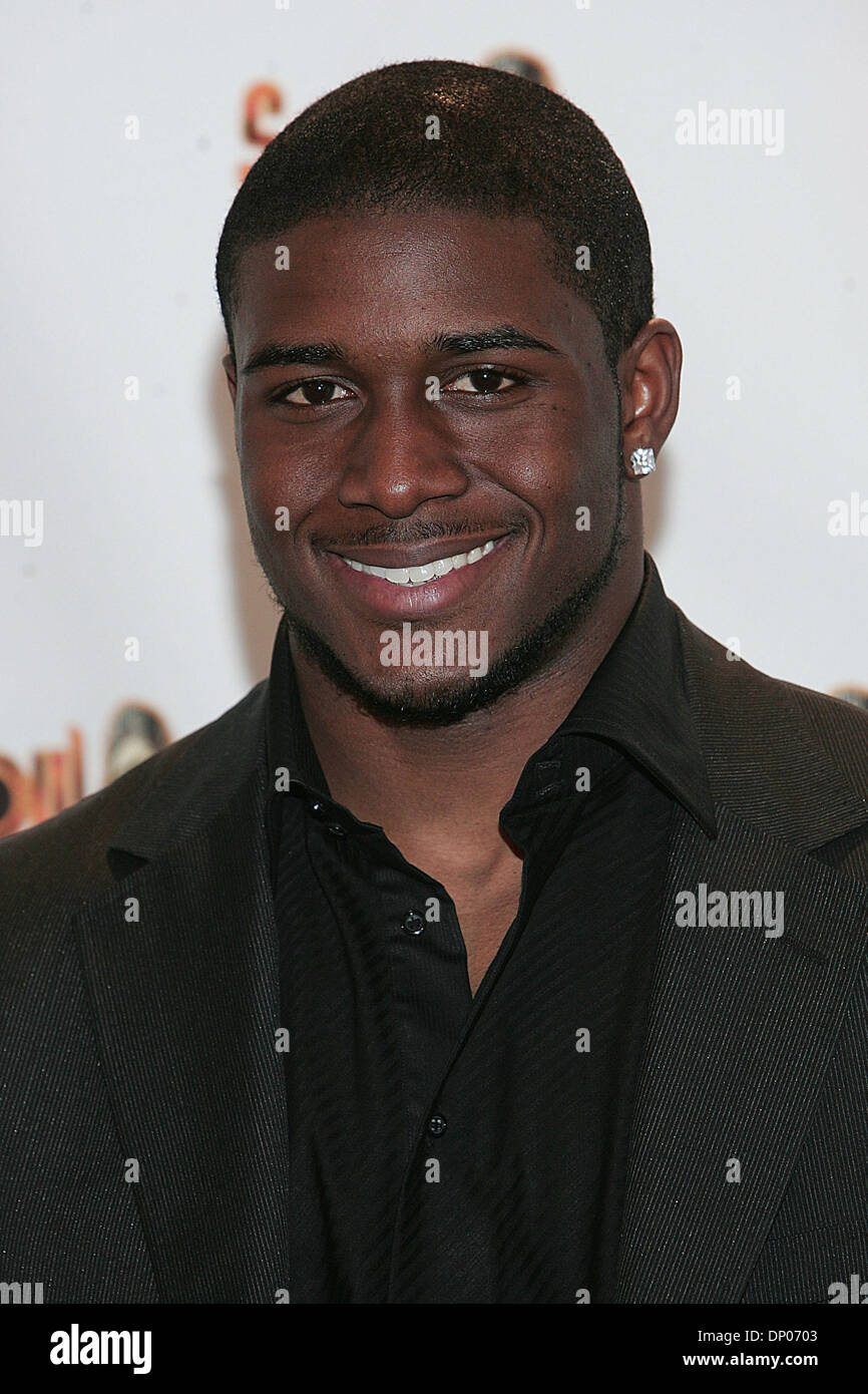 Mar 04, 2006; Pasadena, CA, Stati Uniti d'America; REGGIE BUSH (2005 heisman vincitore del trofeo) in sala stampa al ventesimo annuale di Soul Train Music Awards tenutosi presso la Pasadena Civic Auditorium. Credito: foto di Jerome Ware/ZUMA premere. (©) Copyright 2006 da Girolamo Ware Foto Stock
