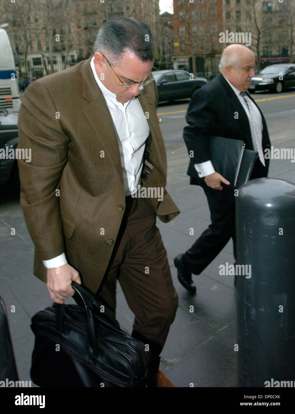 Mar 09, 2006; Manhattan, New York, Stati Uniti d'America; John Gotti JR. arriva per la revisione del processo a Manhattan corte federale. La giuria è in deliberazioni come John Gotti Jr è caricato con il racket e riportando i 1992 attacco su Curtis Sliwa, fondatore degli Angeli Custodi, che era stato rapito e ucciso da due membri della criminalità Gambino famiglia. Credito: Foto di Bryan Smith/ZUMA premere. (©) Co Foto Stock