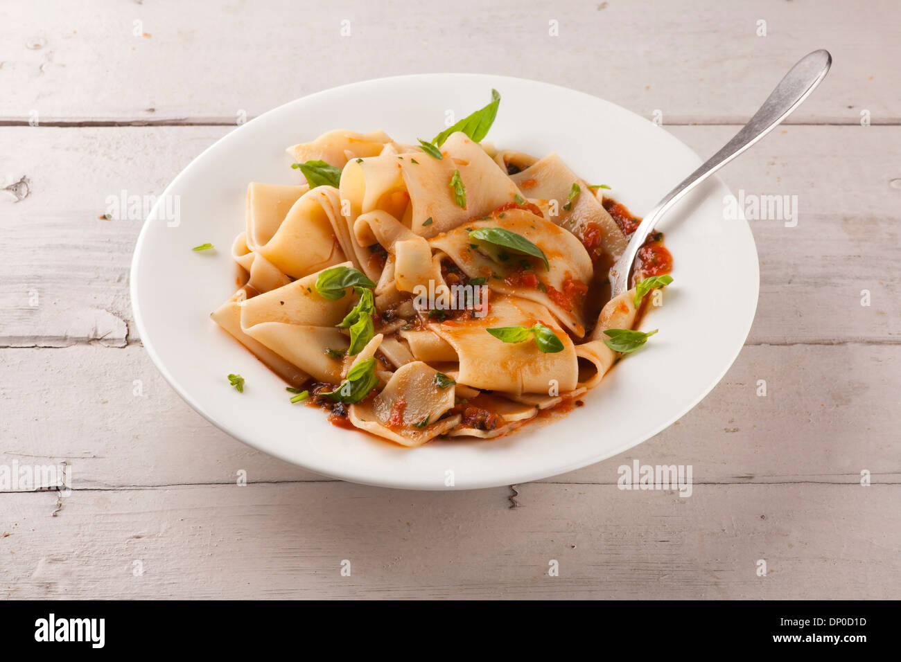 Tagliatelle di pasta con pomodoro Foto Stock