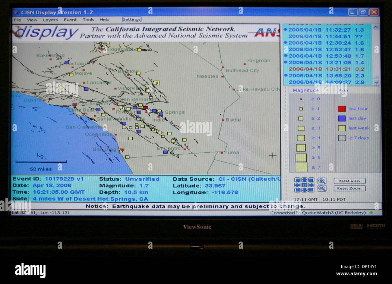 Apr 18, 2006; San Francisco, CA, Stati Uniti d'America; un grande schermo display mostra il tracciamento in tempo reale delle attività sismica nella zona della baia. 18 aprile 2006 segna il 100° anniversario di San Francisco terremoto che aveva una linea di rottura di 296 miglia e si sentiva come lontano come Oregon e Los Angeles. La conseguente 3 giorno incendio ha distrutto 28.000 edifici e a sinistra oltre l 50% della popolazione di Sa Foto Stock