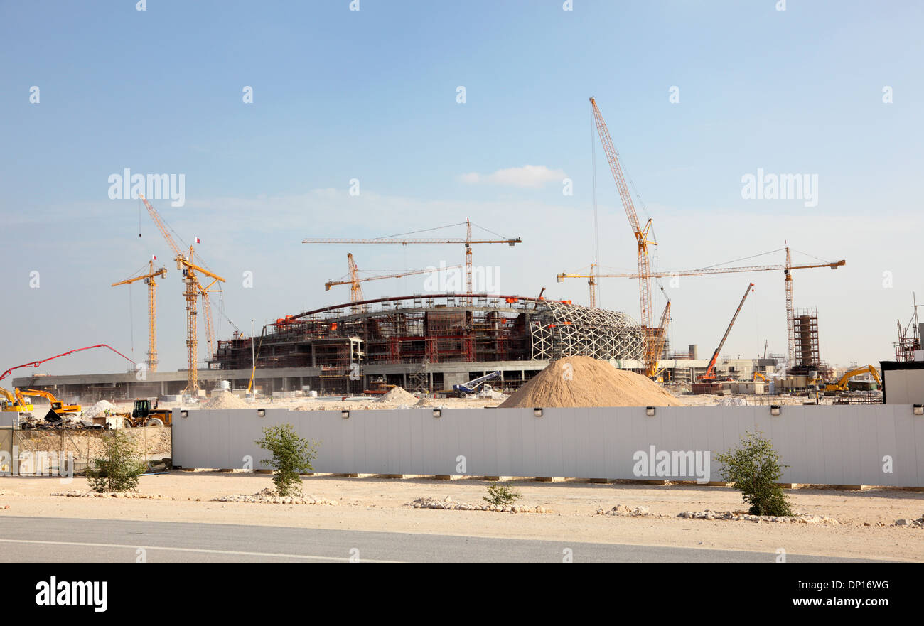 La costruzione di uno stadio nel deserto del Qatar, Medio Oriente Foto Stock