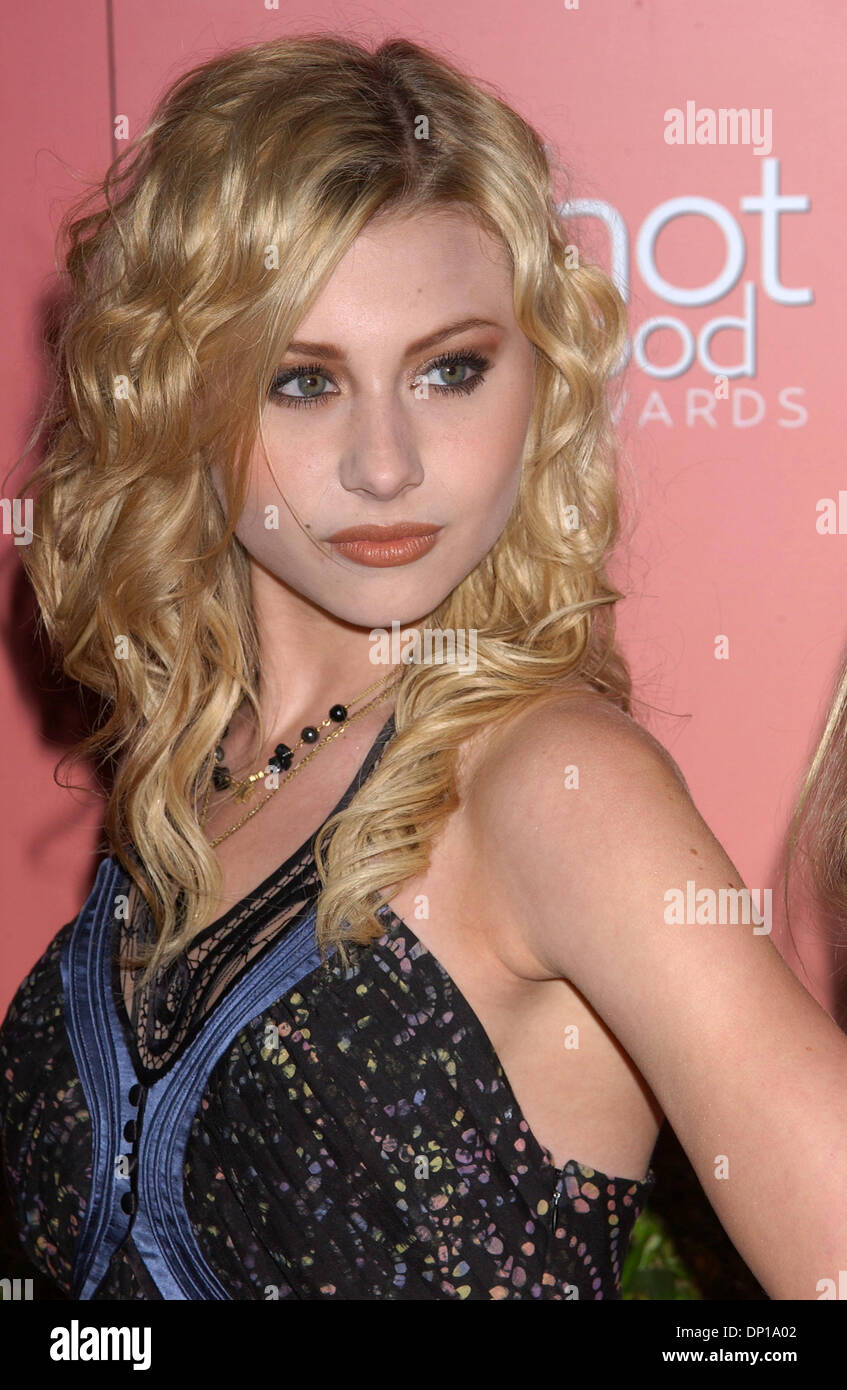 Apr 26, 2006; Los Angeles, CA, Stati Uniti d'America; attrice ALY MICHALKA all'Us Weekly Hot Hollywood Awards tenutosi presso la Repubblica Ristorante e Lounge, West Hollywood credito obbligatorio: Foto di Paul Fenton-KPA/ZUMA Premere.. (©) Copyright 2006 by Paolo Fenton-KPA Foto Stock