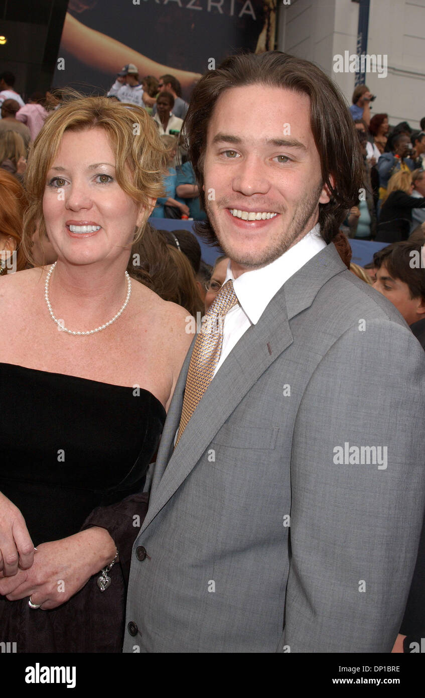 Apr 28, 2006; Los Angeles, CA, Stati Uniti d'America; l'attore TOM PELPHREY e madre LAURIE alla 33ore diurne Emmy Awards Pressroom, tenutosi presso il Teatro Kodak, Hollywood. Credito: Foto di Paul Fenton/ZUMA KPA.. (©) Copyright 2006 by Paolo Fenton Foto Stock