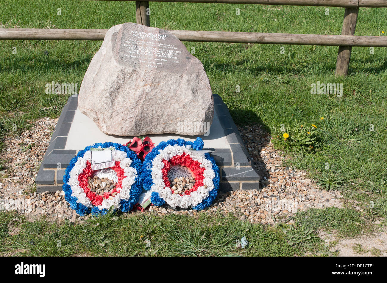 Memoriale al avieri in base all'ex WW1 Narborough Arerodrome, Norfolk, Regno Unito, aperta ufficialmente nel 2011 Foto Stock