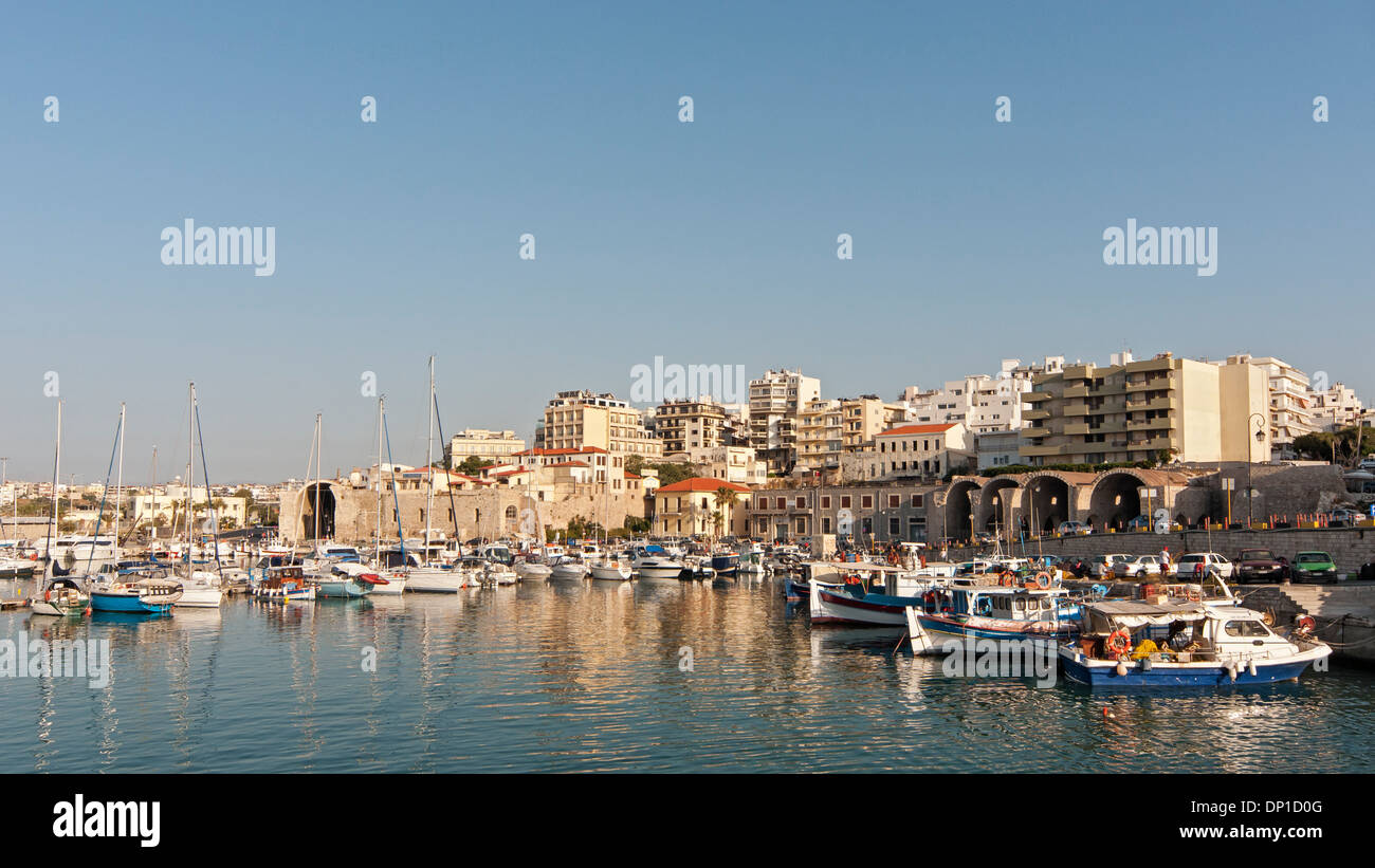 Il vecchio porto di Candia (Iraklion), Creta, Grecia Foto stock - Alamy