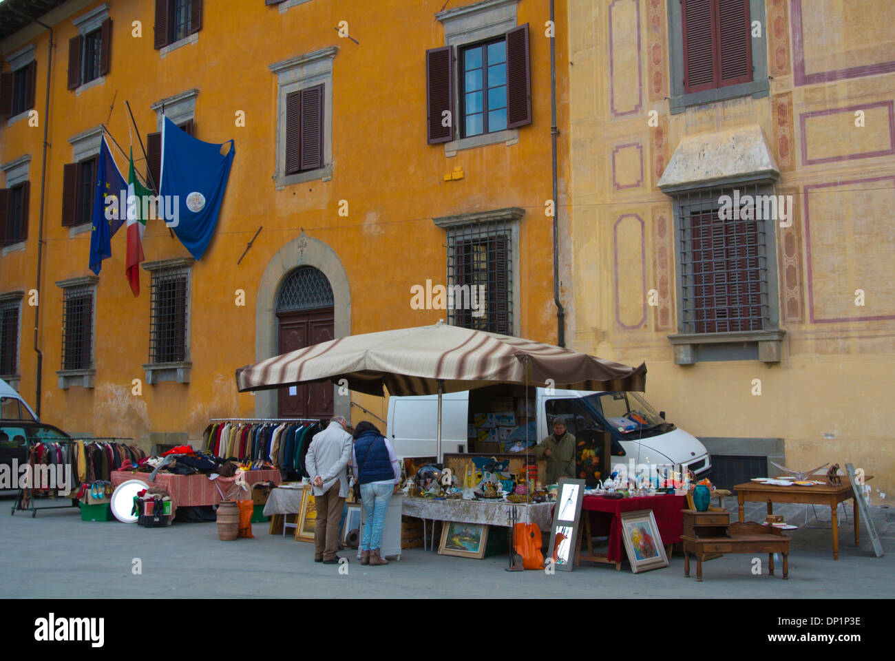 Pressione di stallo dei mercati in Piazza dei Cavalieri Cavalieri Piazza Città Vecchia città di Pisa Toscana Italia Europa Foto Stock