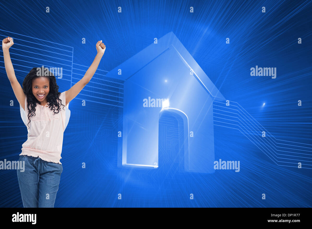 Immagine composita di una giovane donna felice sta con le mani in aria Foto Stock