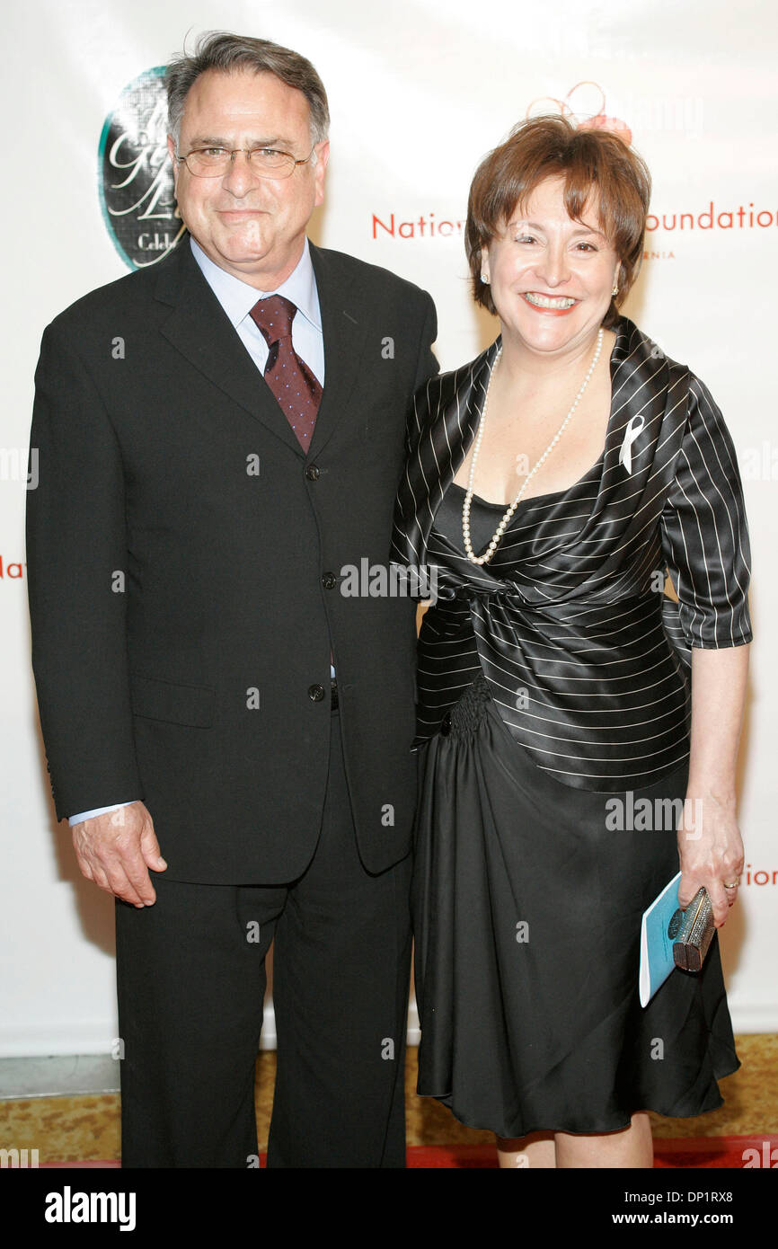 Maggio 07, 2006; Beverly Hills, CA, Stati Uniti d'America; attrice BELITA MORENO e suo marito a livello nazionale Rene Foundation la ventisettesima edizione del dono della vita Gala 2006 in Beverly Hills, CA, il 7 maggio 2006. Credito: Foto di J.P. Yim/ZUMA premere. (©) Copyright 2006 DA J. P. Yim Foto Stock