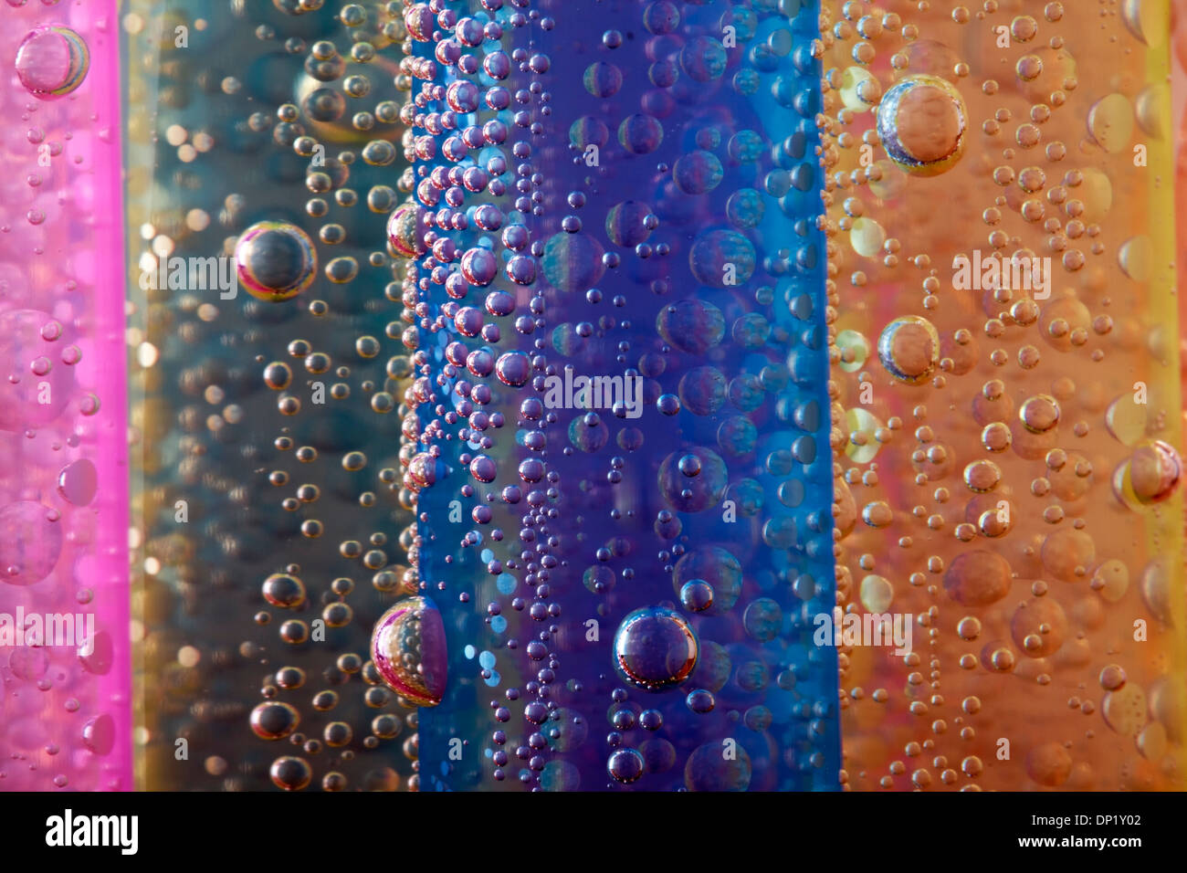 Cannucce colorate con bolle di aria Foto Stock