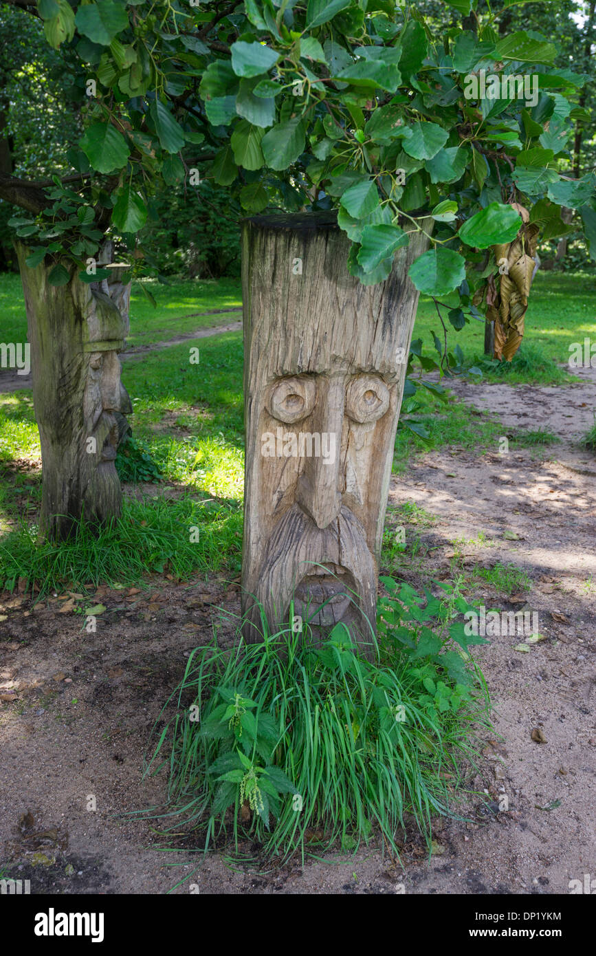 Scultura in legno, Mazurski Eden o Masurian giardino di Eden, la ricostruzione della cultura Galindian, Gmina Ruciane-Nida Foto Stock