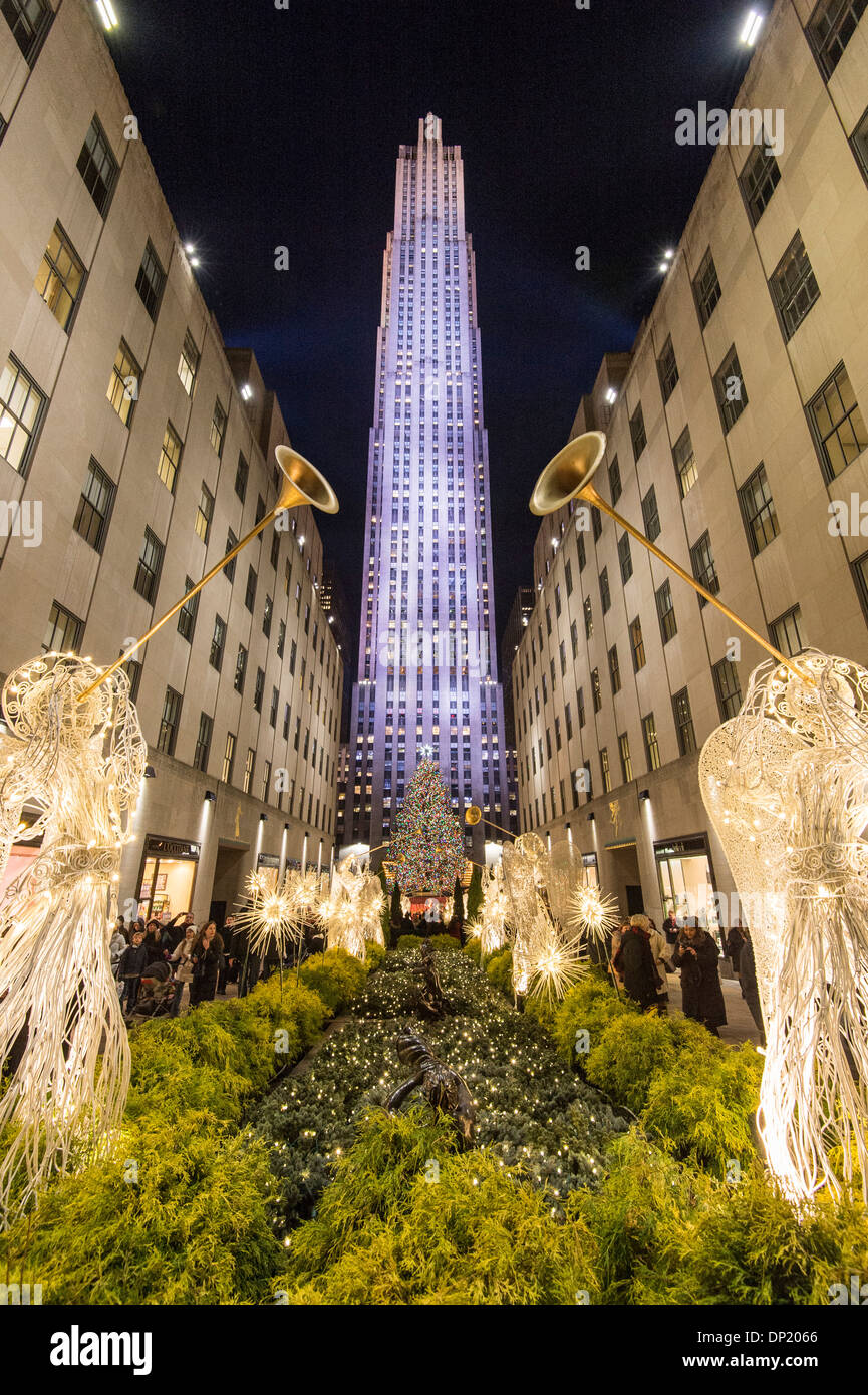 Gli angeli di Natale presso il Centro Rockefeller, Manhattan, New York, New York, Stati Uniti d'America Foto Stock