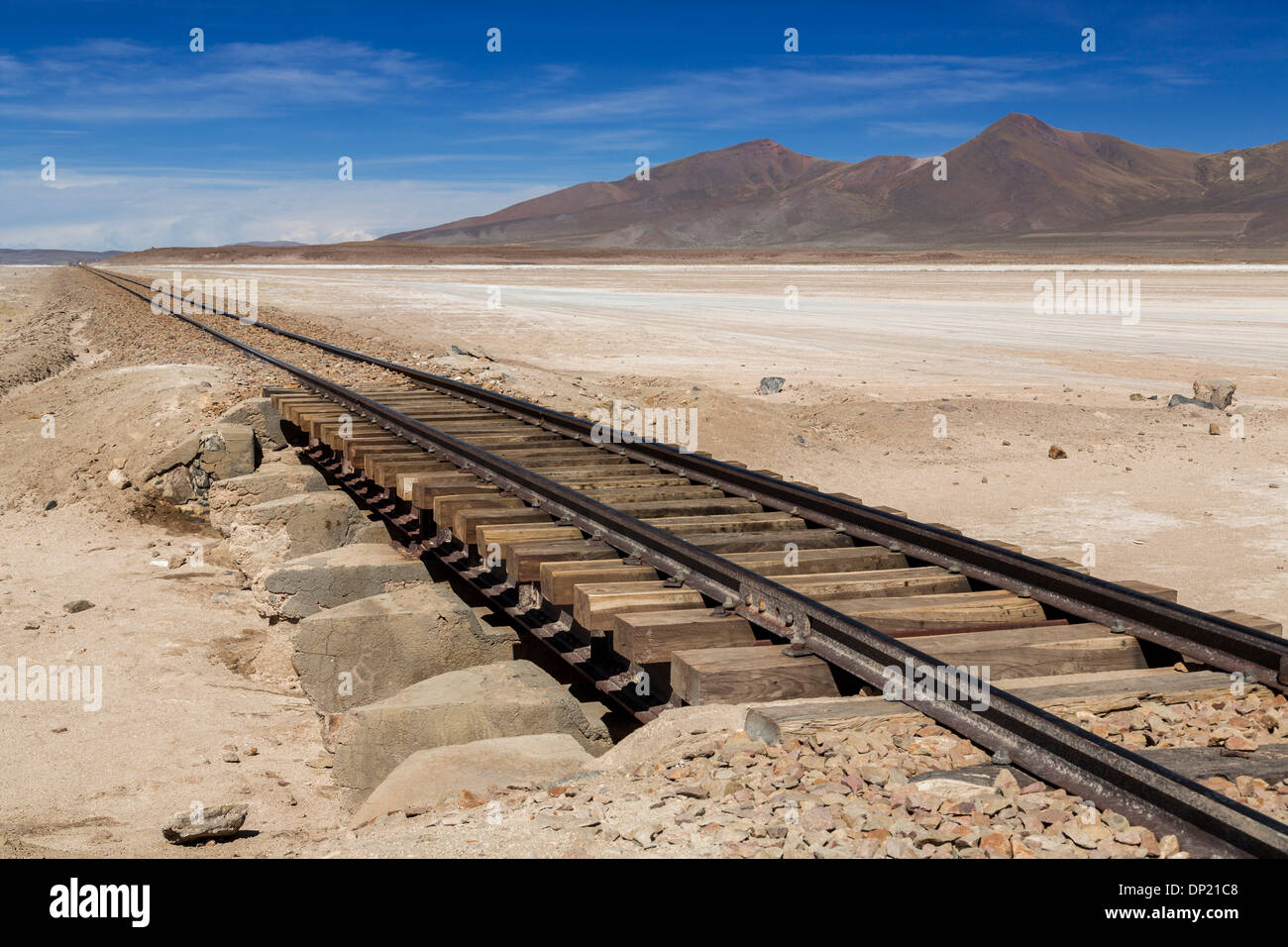 I binari della ferrovia, Altiplano, altopiano andino, Ande, Bolivia Foto Stock