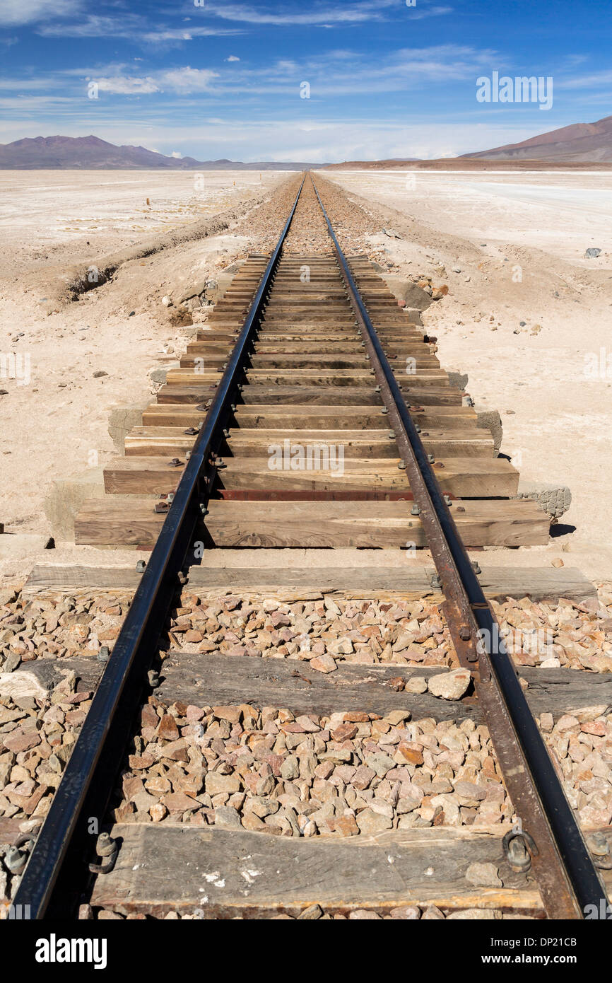 I binari della ferrovia, Altiplano, altopiano andino, Ande, Bolivia Foto Stock