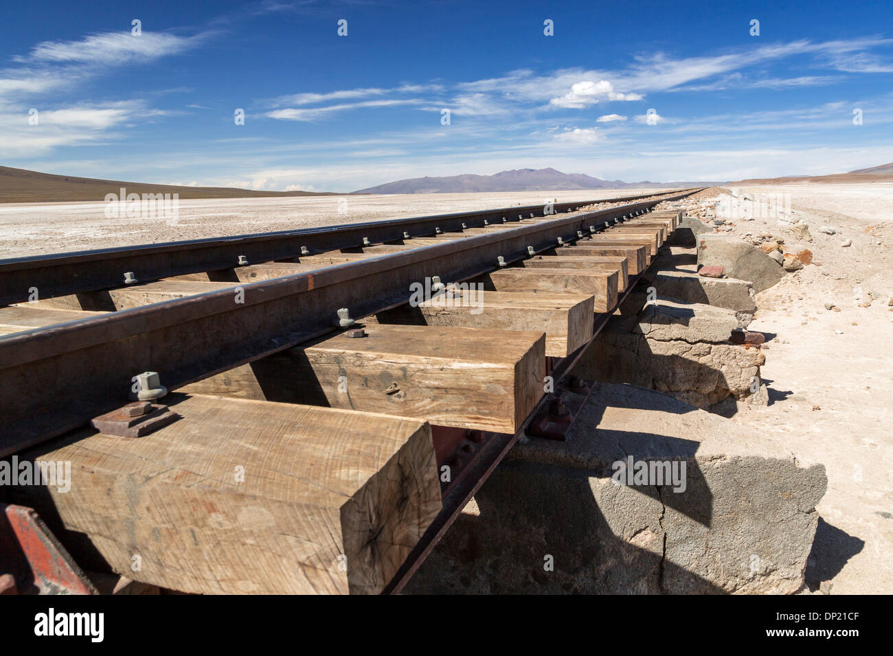 I binari della ferrovia, Altiplano, altopiano andino, Ande, Bolivia Foto Stock