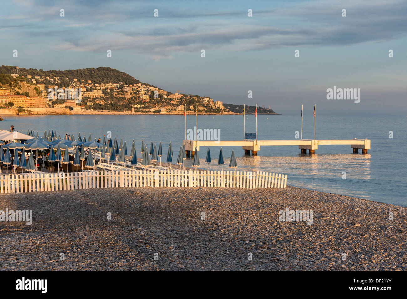 Lido Plage un tratto privato di spiaggia principale di Nizza. Foto Stock
