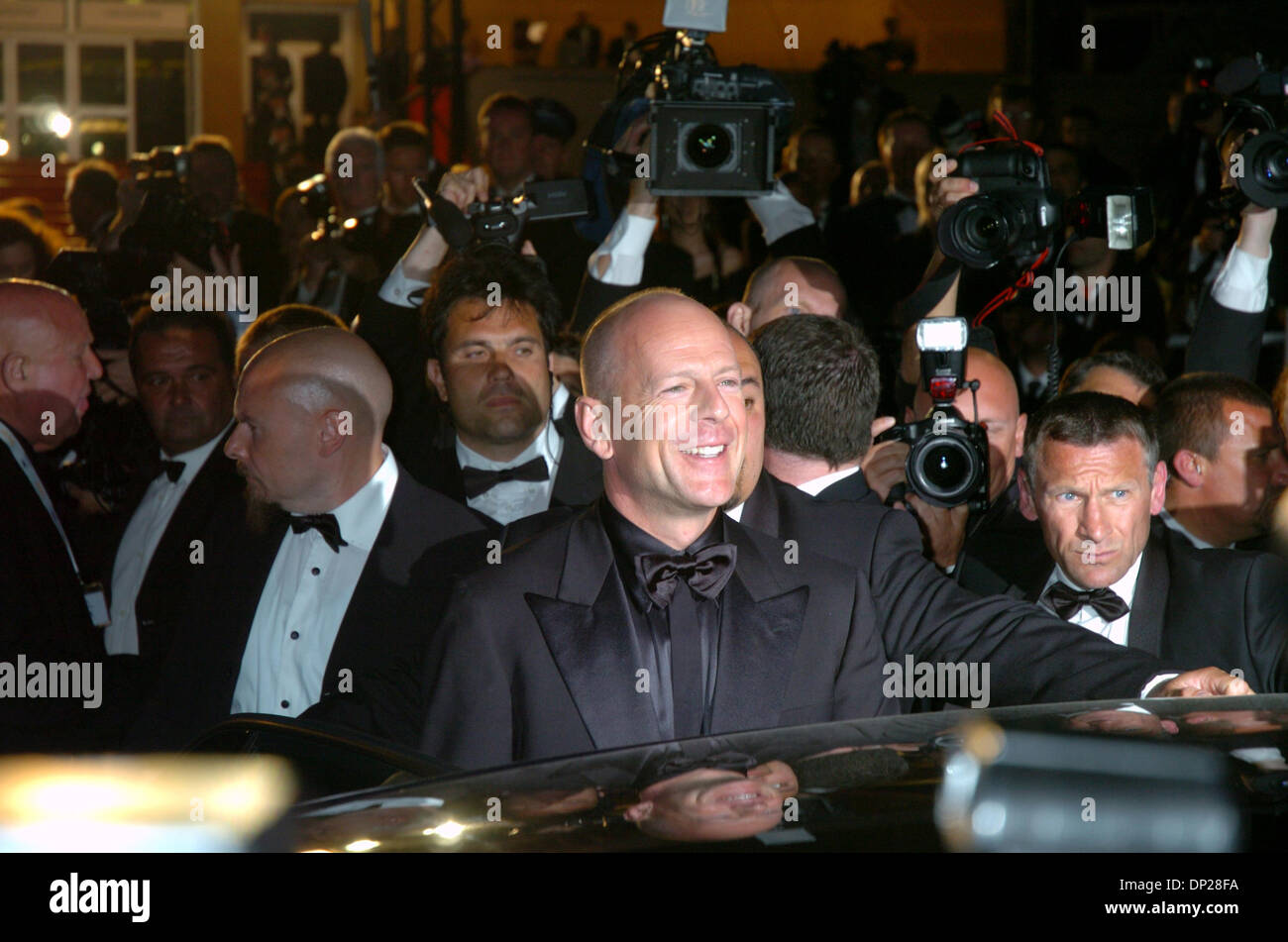 Maggio 21, 2006; Cannes, Francia; attore Bruce Willis al 'oltre la siepe' premiere alla 59a Cannes Film Festival. Credito: Foto di Frederic Injimbert/ZUMA premere. (©) Copyright 2006 by Frederic Injimbert Foto Stock