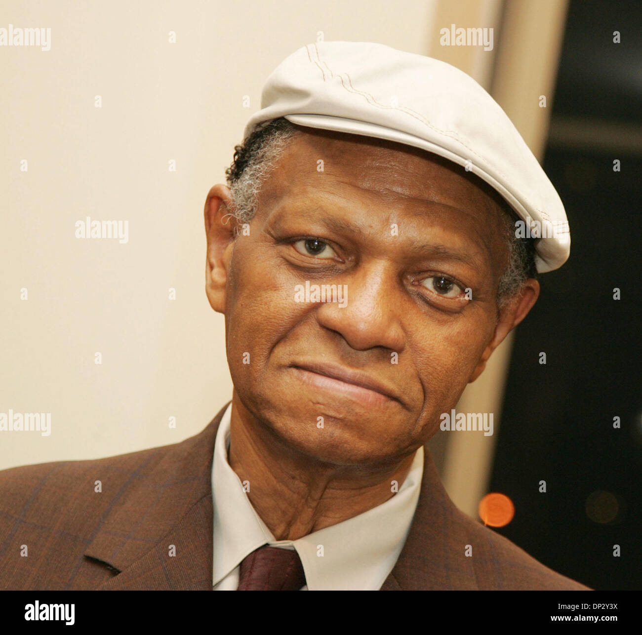 Jun 13, 2006; New York, NY, STATI UNITI D'AMERICA; pianista jazz MCCOY TYNER a lezione per il nuovo libro " La casa che "Trane costruito: la storia dei record di Impulso" tenutasi presso Barnes and Noble Lincoln Square. Credito: Foto di Nancy Kaszerman/ZUMA premere. (©) Copyright 2006 by Nancy Kaszerman Foto Stock